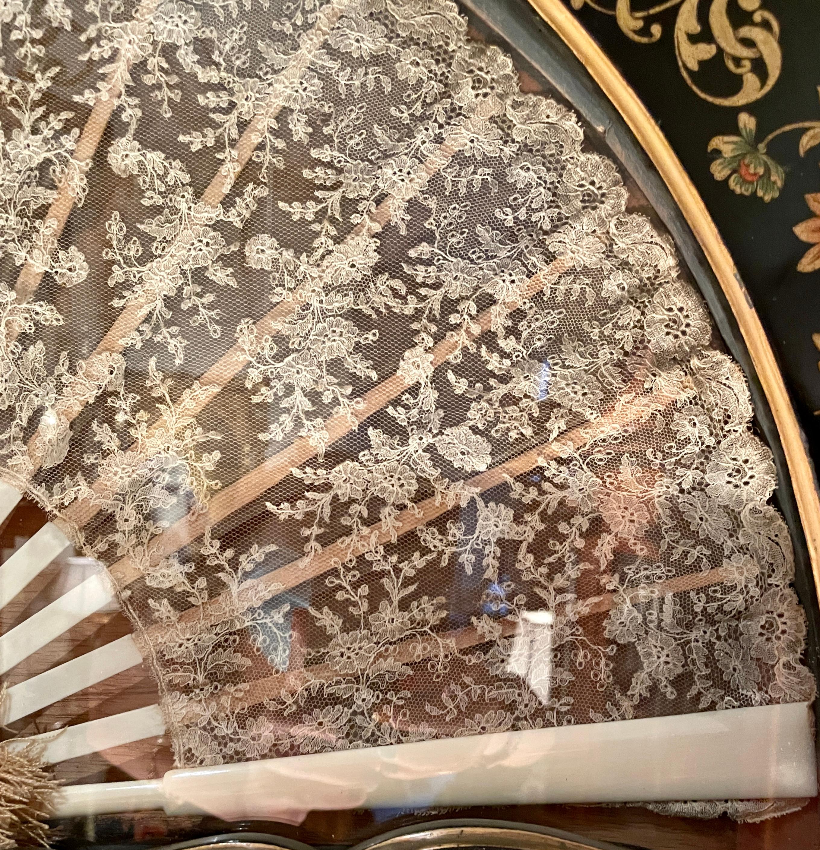 Antique 19th Century Chinoiserie Hand-Made Fan in a Lacquered Frame, circa 1870 In Good Condition For Sale In New Orleans, LA