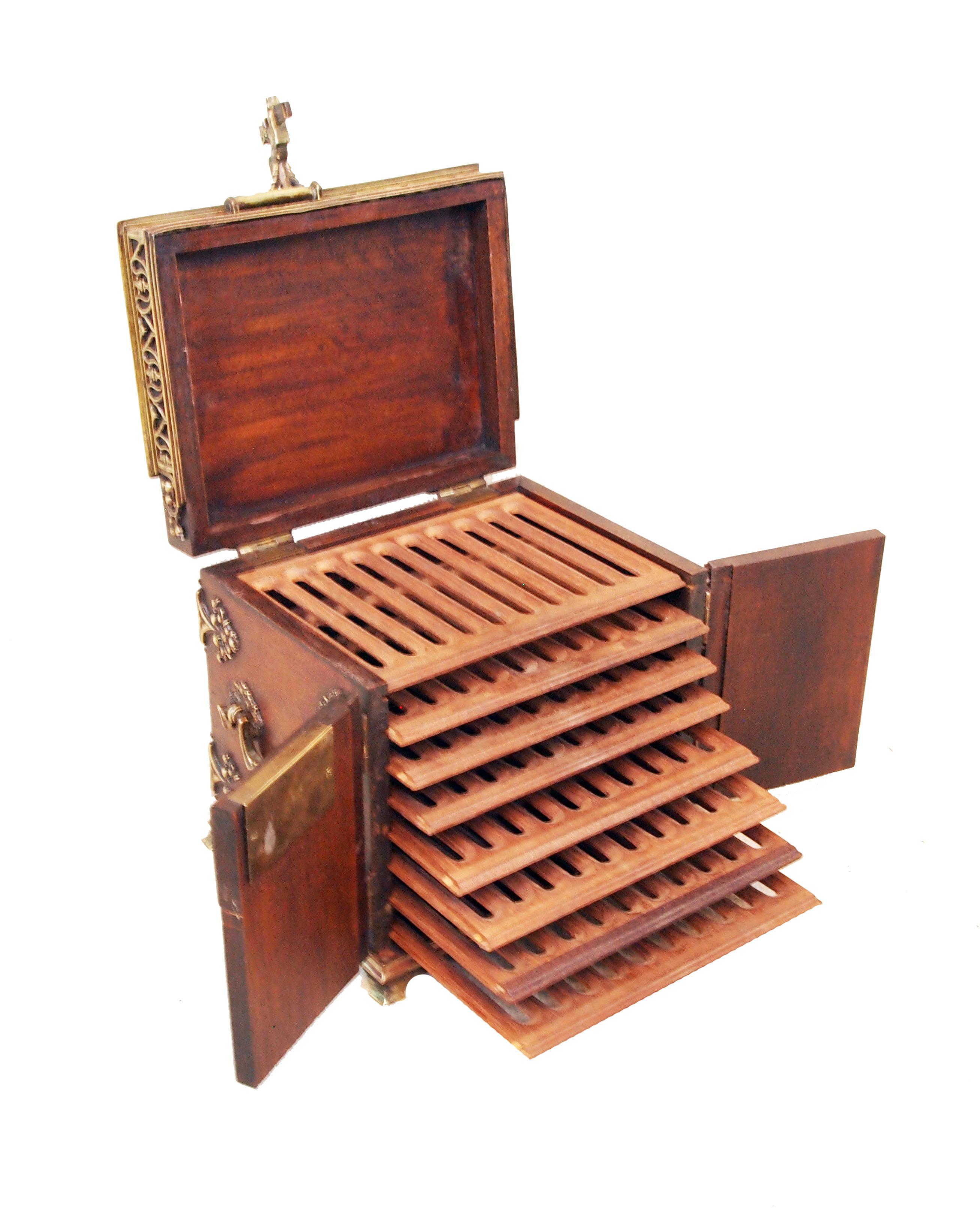 Antique 19th Century Cigar Humidor Box In Excellent Condition In Bedfordshire, GB