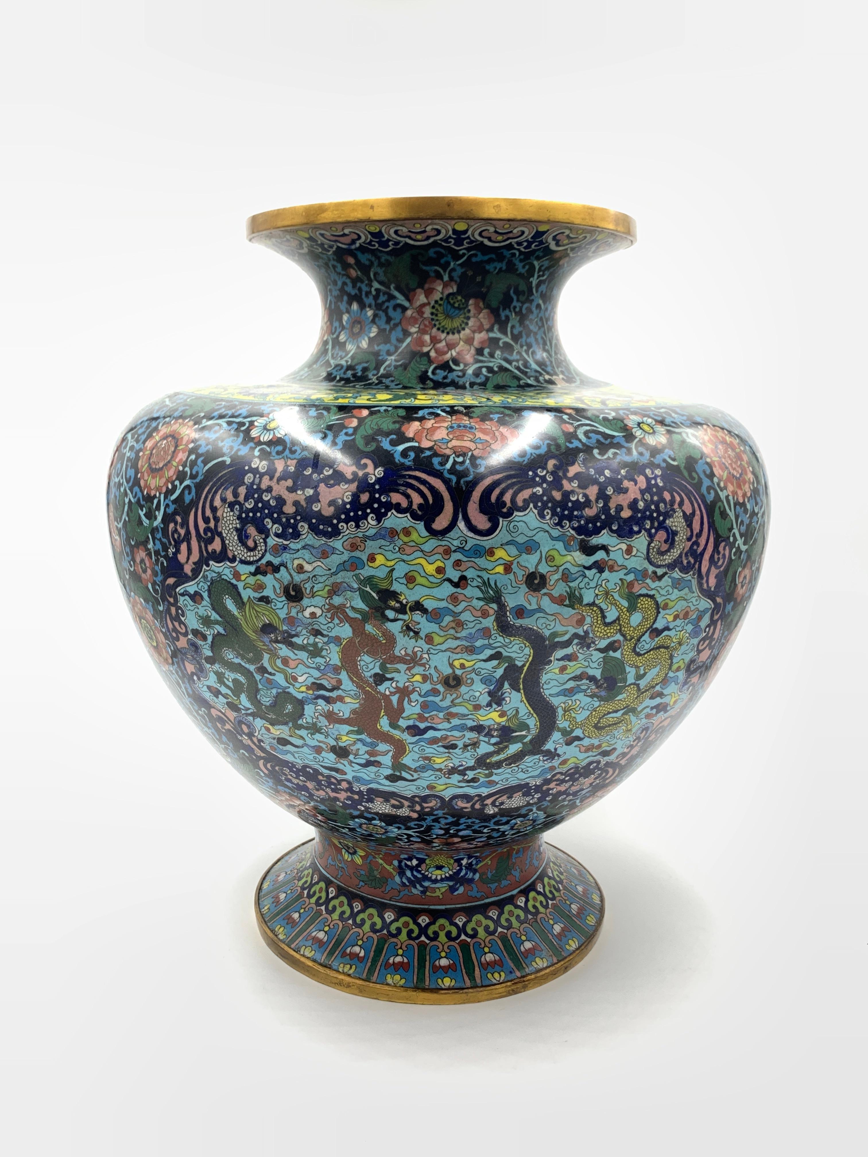 Antique 19th Century Cloisonne Chinese Vase In Good Condition For Sale In London, GB