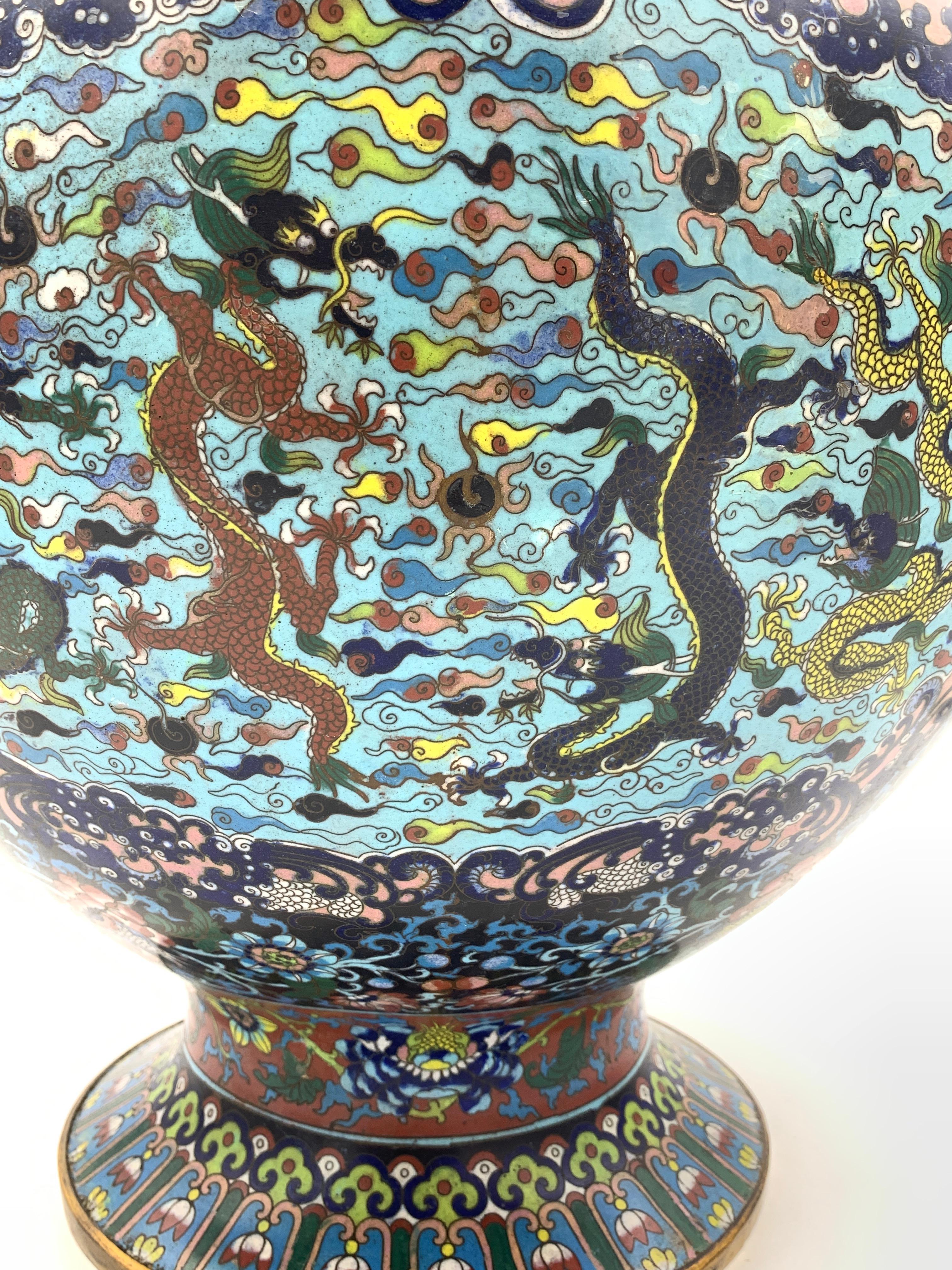 Chinois Vase chinois ancien cloisonné du 19ème siècle en vente