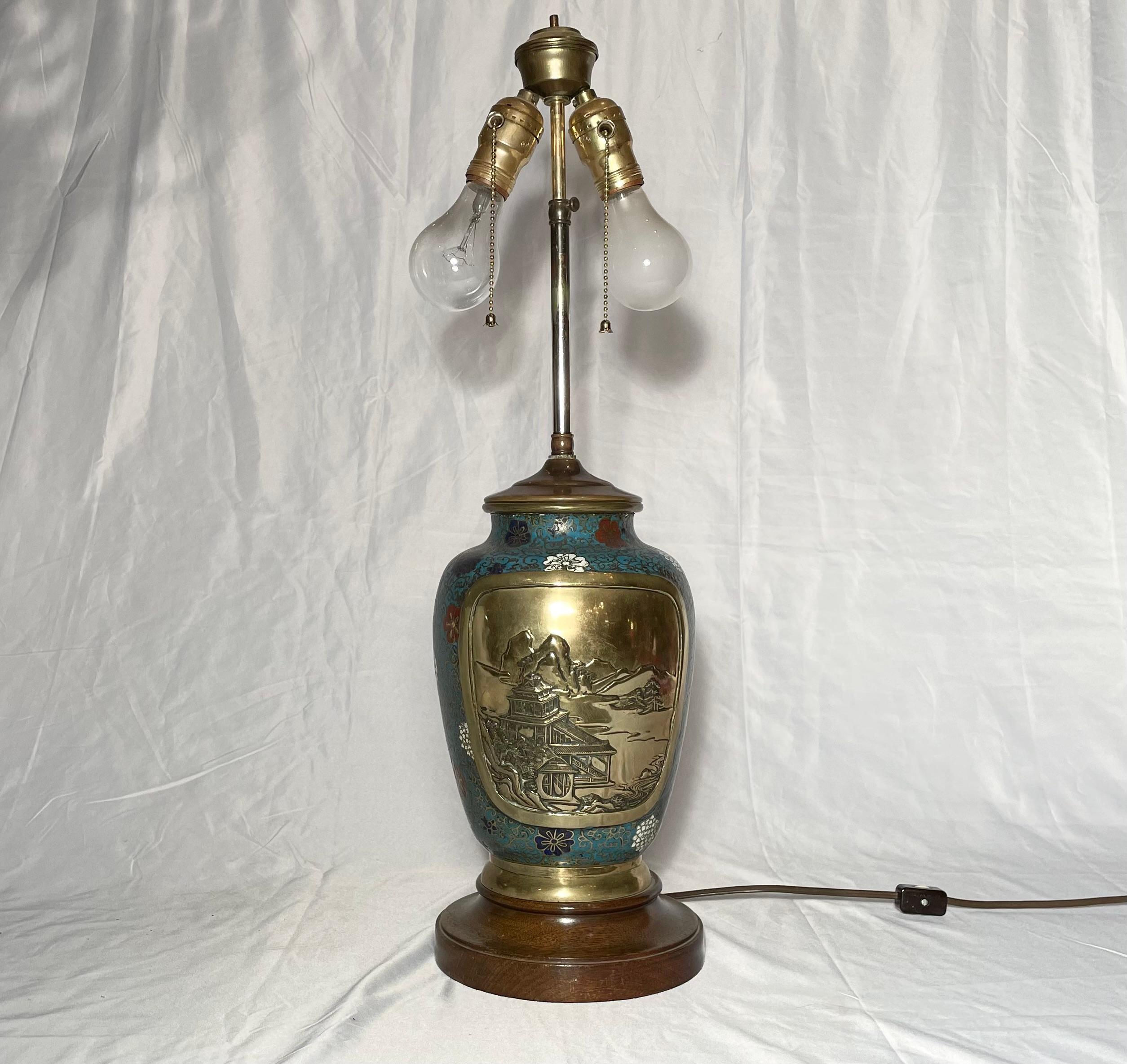 Urne Cloissoné ancienne du 19e siècle transformée en lampe.