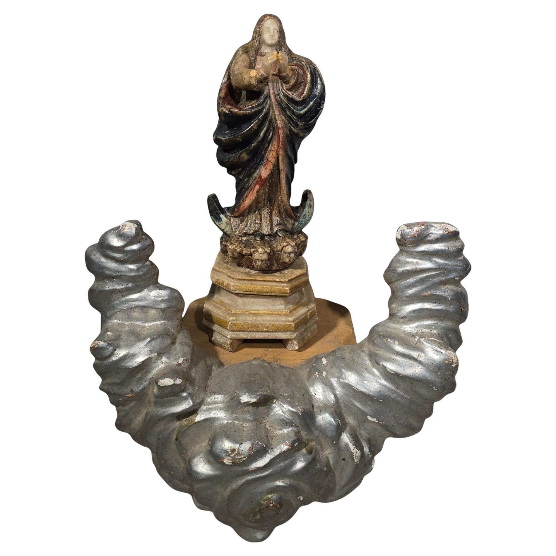 Pedestal antiguo de madera tallada y plateada en forma de nube del siglo XIX