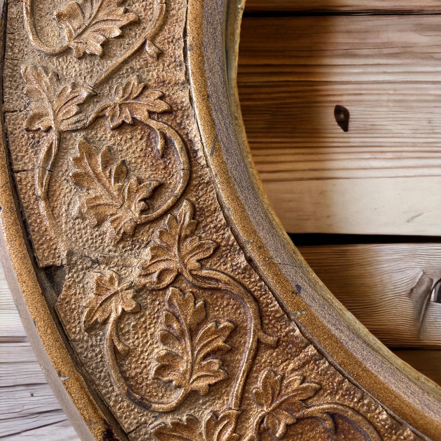 Antique 19th Century clover shaped mirror. For Sale 5