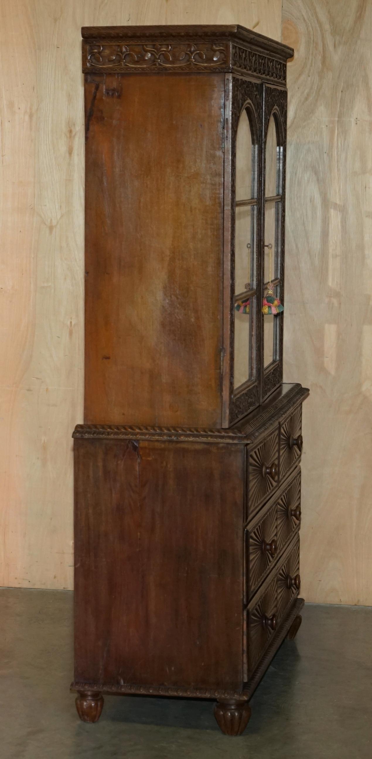 ANTIQUE 19TH CENTURY COLONIAL ANGLO INDIAN HARDWOOD BOOKCASE ON CHEST OF DRAWERs en vente 6