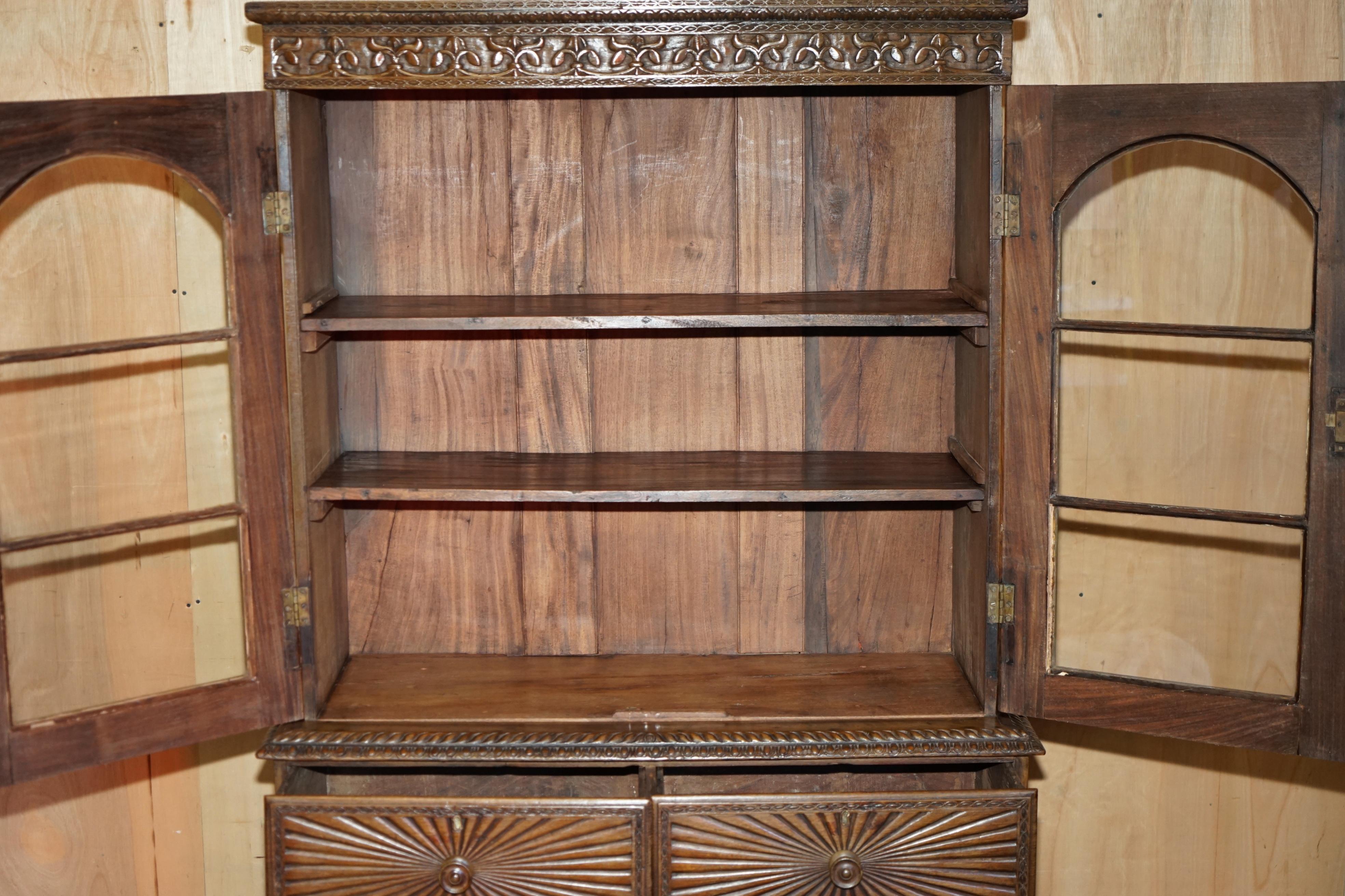 ANTIQUE 19TH CENTURY COLONIAL ANGLO INDIAN HARDWOOD BOOKCASE ON CHEST OF DRAWERs en vente 10