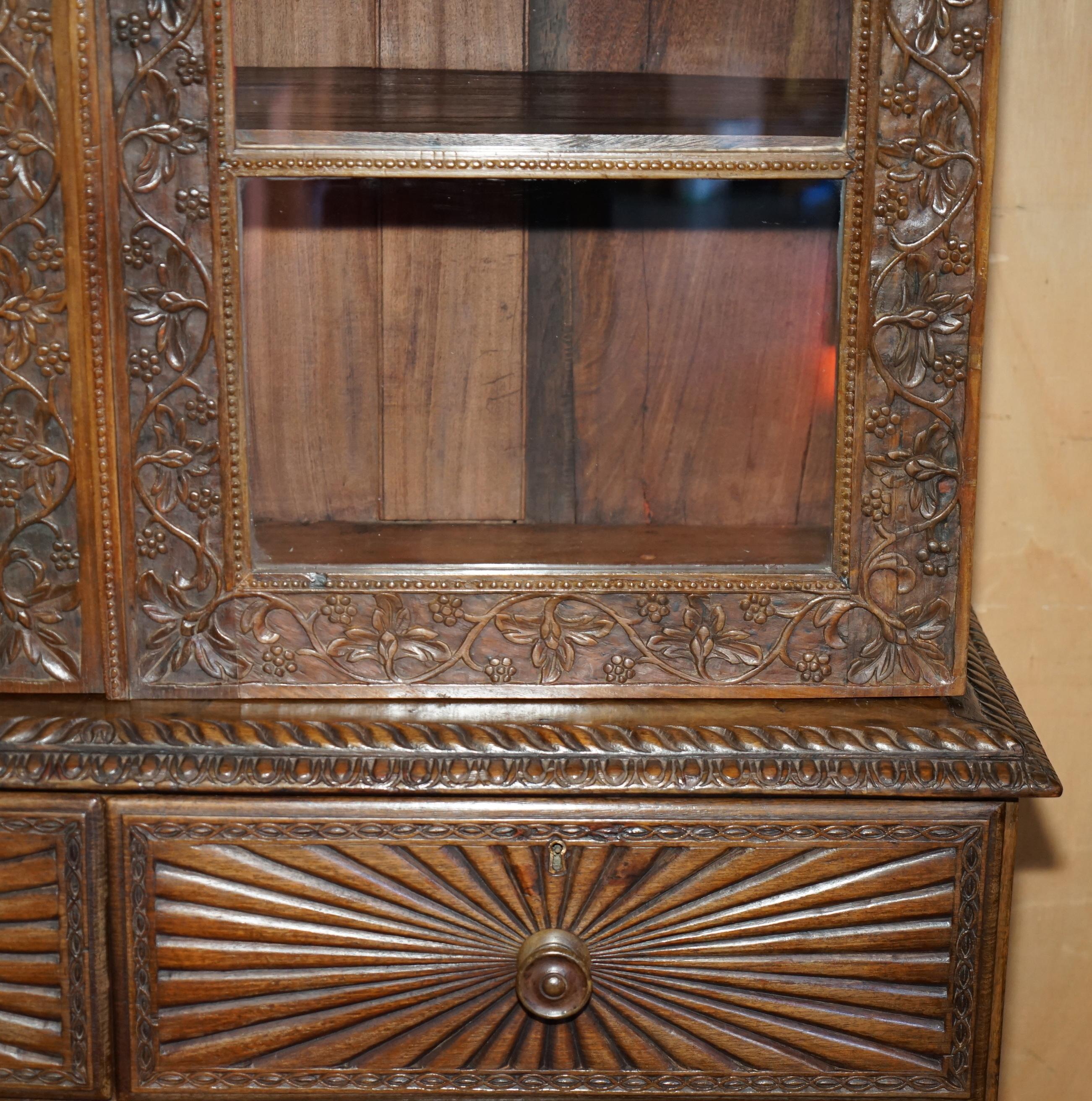 Bois de feuillus ANTIQUE 19TH CENTURY COLONIAL ANGLO INDIAN HARDWOOD BOOKCASE ON CHEST OF DRAWERs en vente