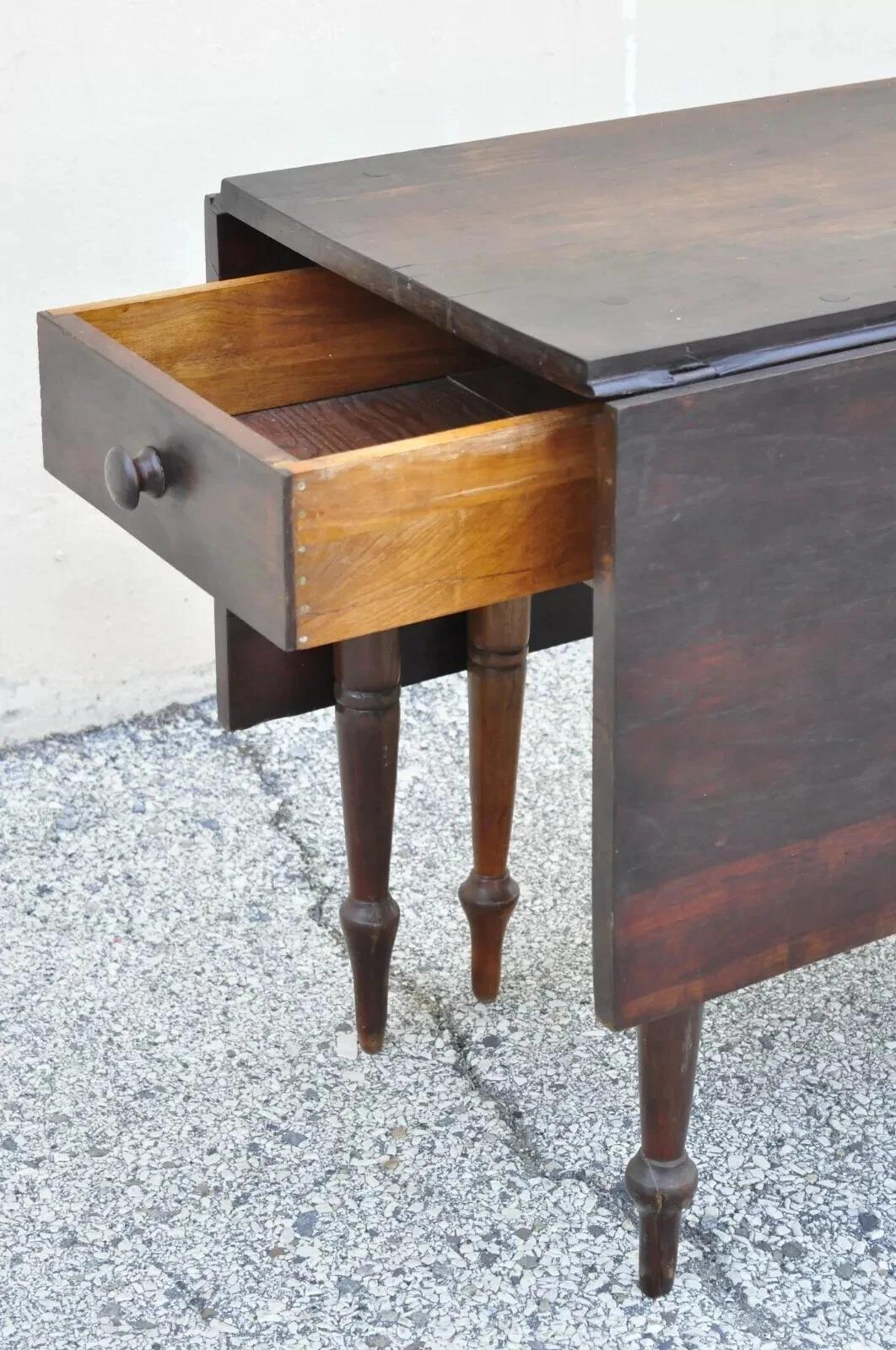 Inconnu Ancienne table de salle à manger à abattant et tiroir en noyer Coloni du 19e siècle en vente