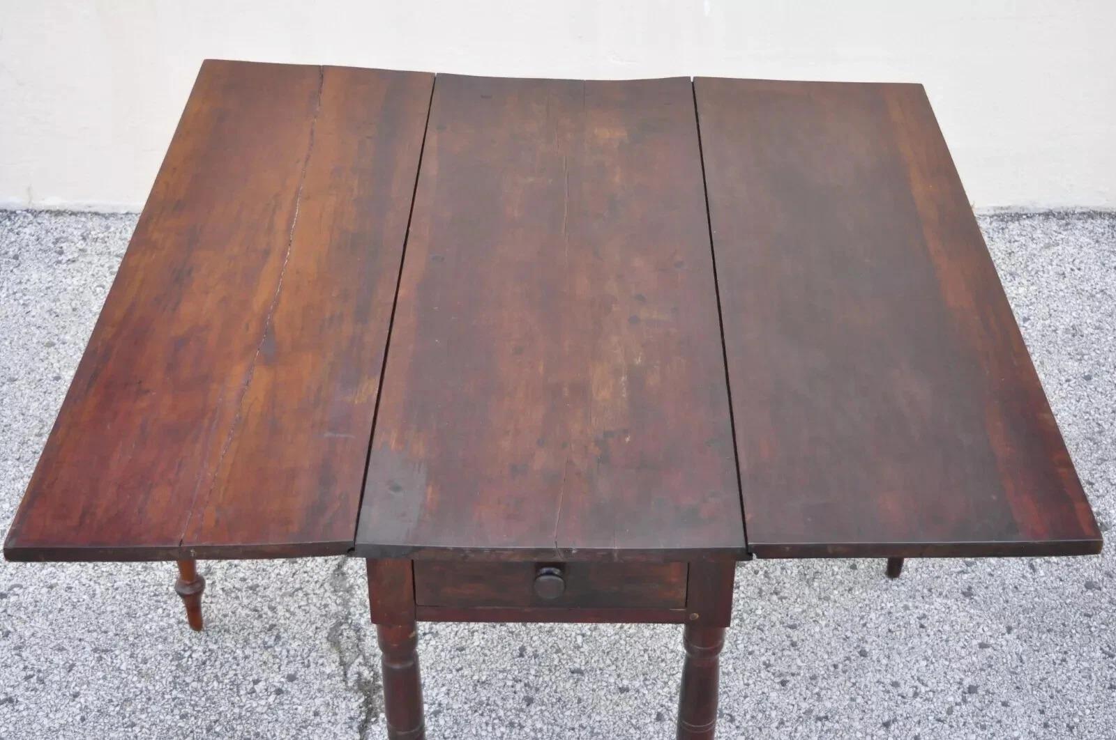 Noyer Ancienne table de salle à manger à abattant et tiroir en noyer Coloni du 19e siècle en vente