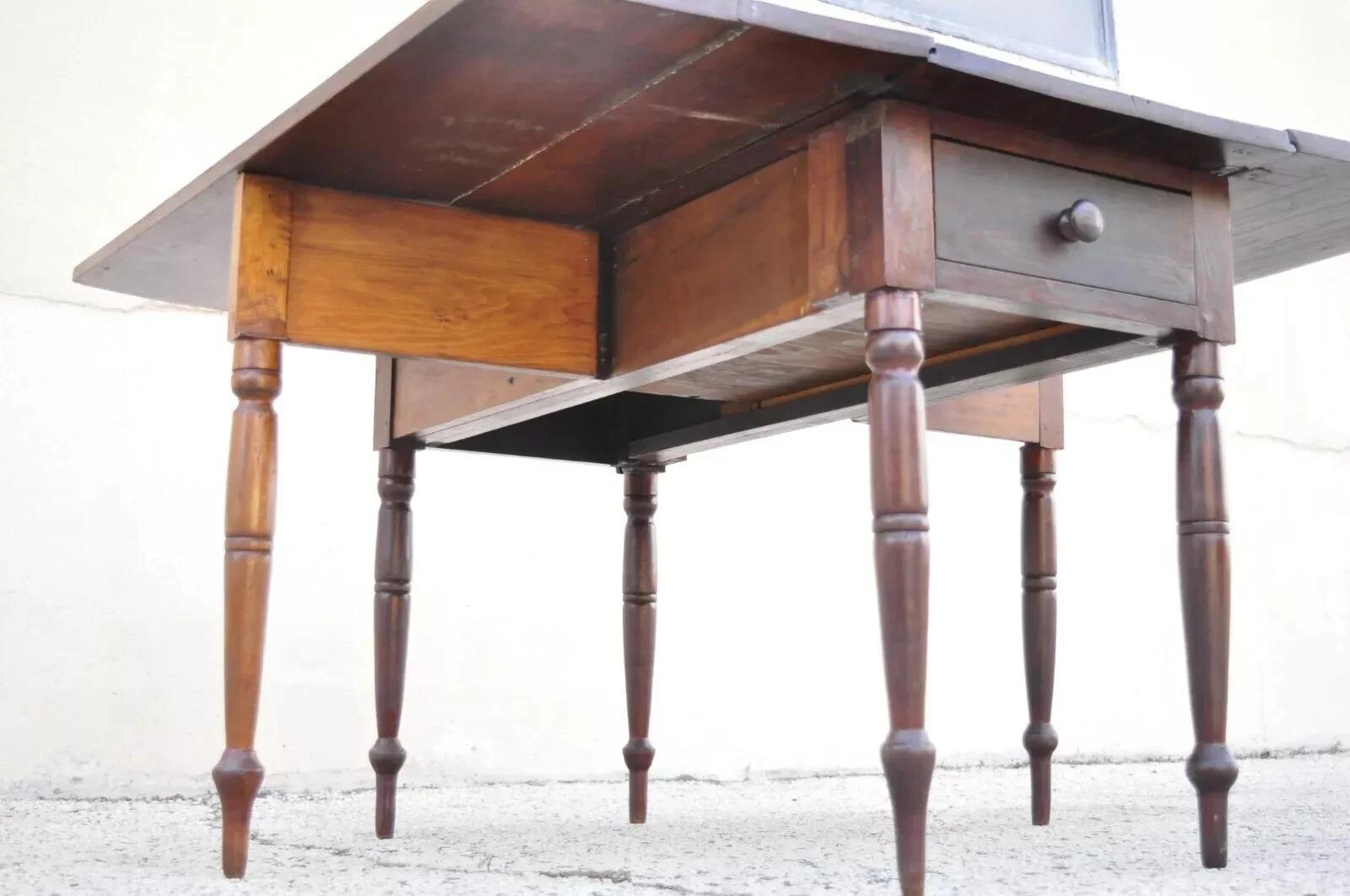 Ancienne table de salle à manger à abattant et tiroir en noyer Coloni du 19e siècle en vente 1