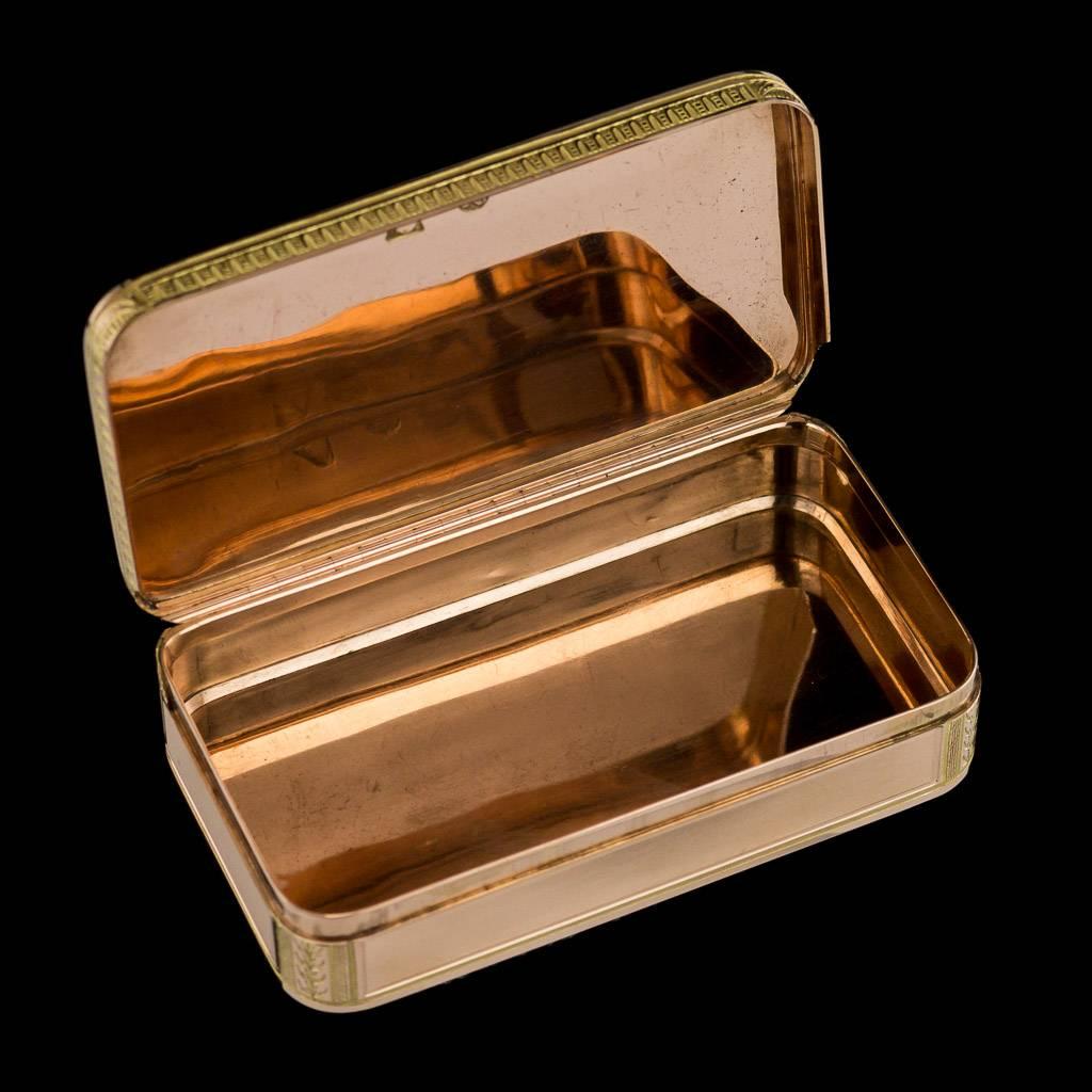 Antique 19th Century Continental 18 Karat Two-Color Gold Snuff Box, circa 1820 In Excellent Condition In Royal Tunbridge Wells, Kent