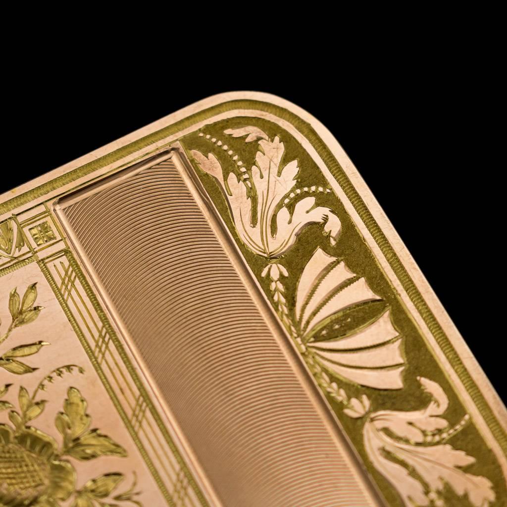 Antique 19th Century Continental 18 Karat Two-Color Gold Snuff Box, circa 1820 4
