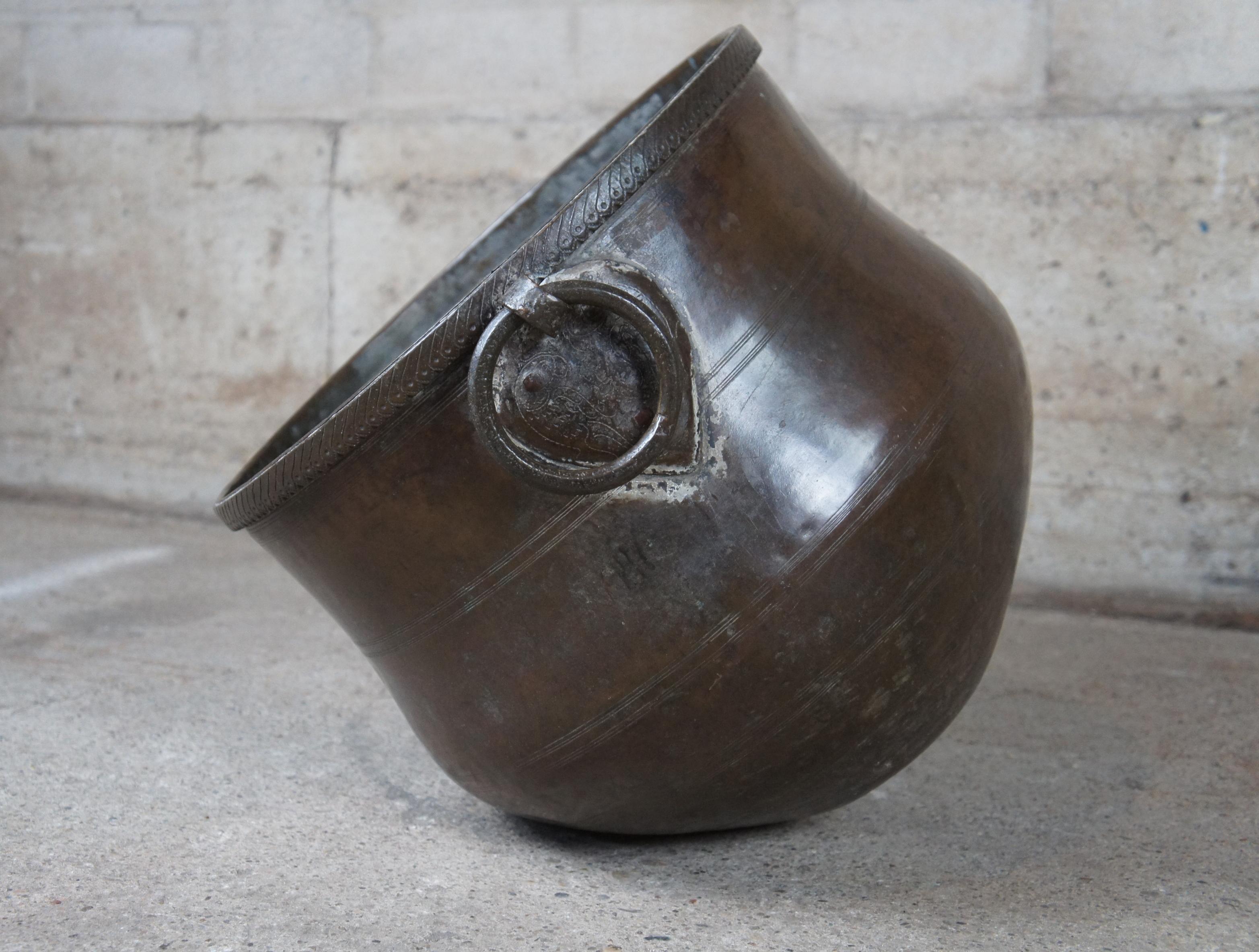 Ancien vase en cuivre du 19ème siècle avec poignées en fer Pot à eau Bouilloire Chaudron Bon état - En vente à Dayton, OH