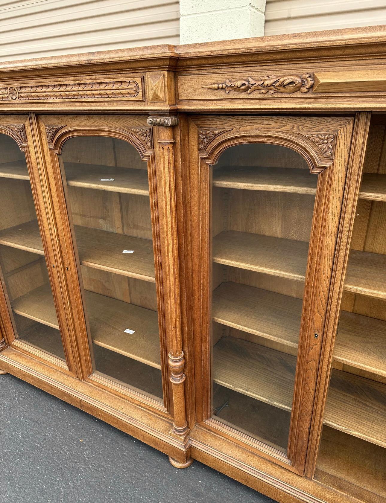 Antike 19. Jahrhundert Land Französisch Bücherregal im Zustand „Gut“ im Angebot in North Hollywood, CA