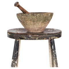 Antike Landhaus-Marmor-Keramik-Dekoration mit Stößel und Mortar aus dem 19. Jahrhundert