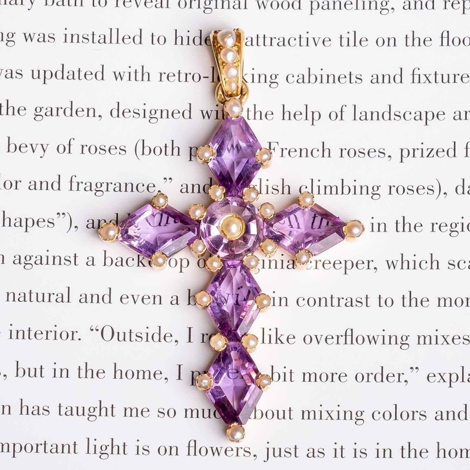 Pendentif Croix ancienne du 19ème siècle en or 18ct Améthyste Perles naturelles, France Bon état - En vente à Milano, MI