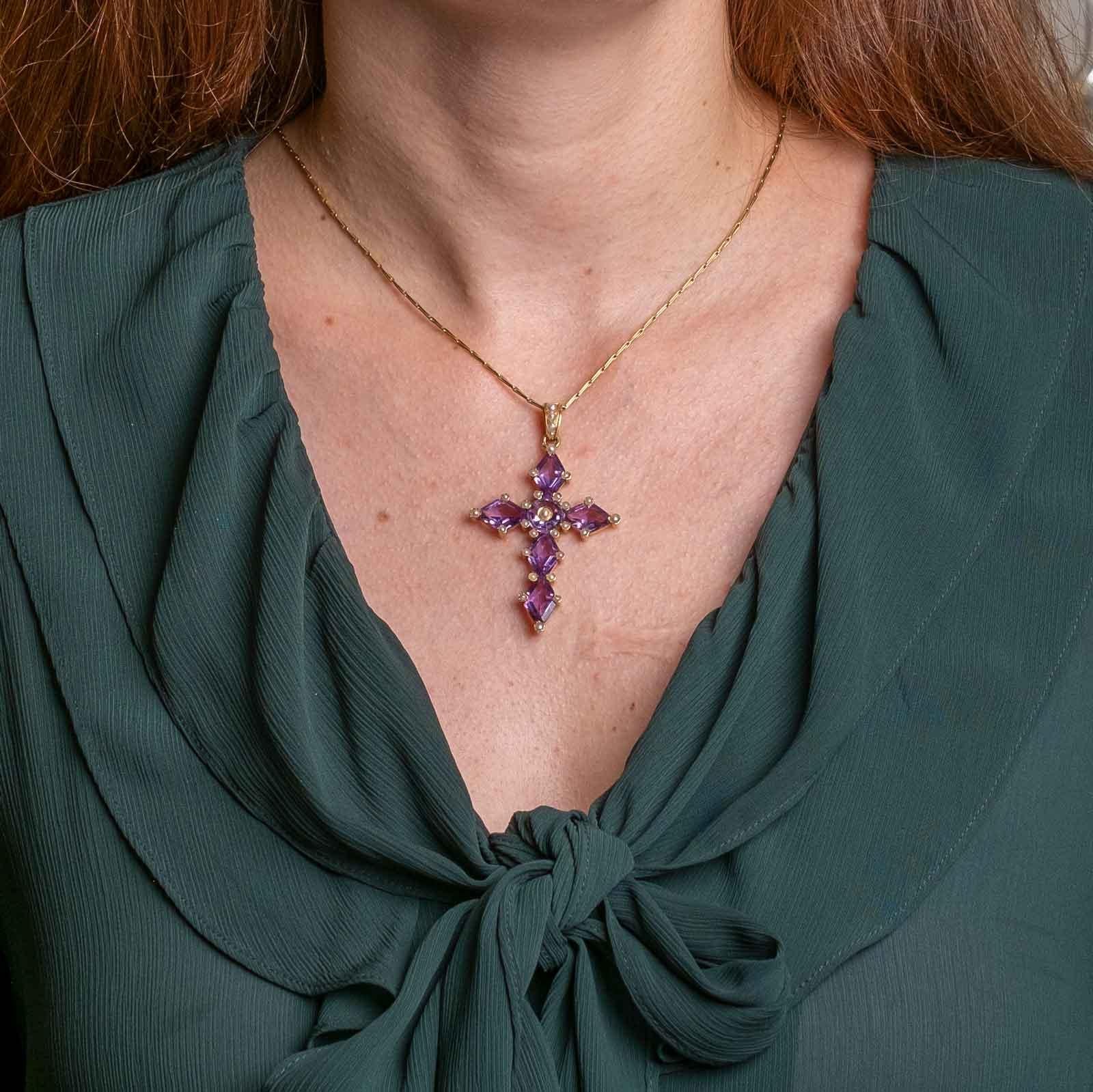 Pendentif Croix ancienne du 19ème siècle en or 18ct Améthyste Perles naturelles, France Unisexe en vente