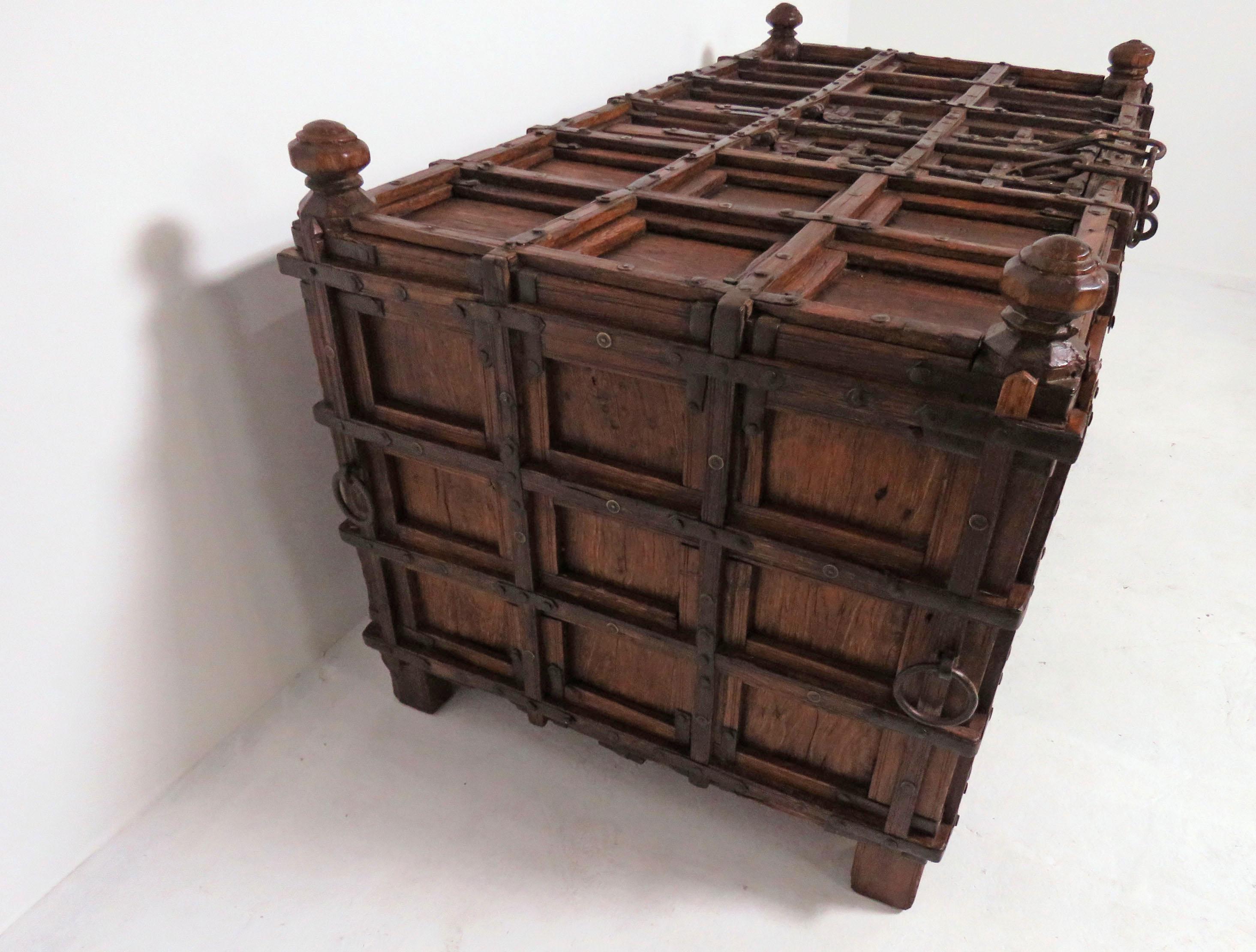 Antique 19th Century Damchiya Anglo-Indian Dowry Chest 10