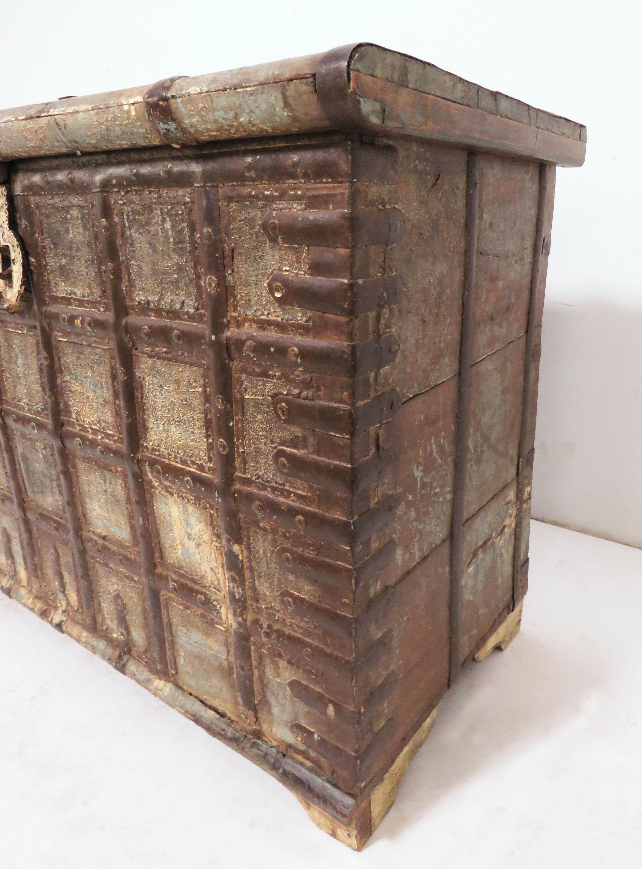 Antique 19th Century Damchiya, Indian Dowry Chest In Good Condition In Peabody, MA