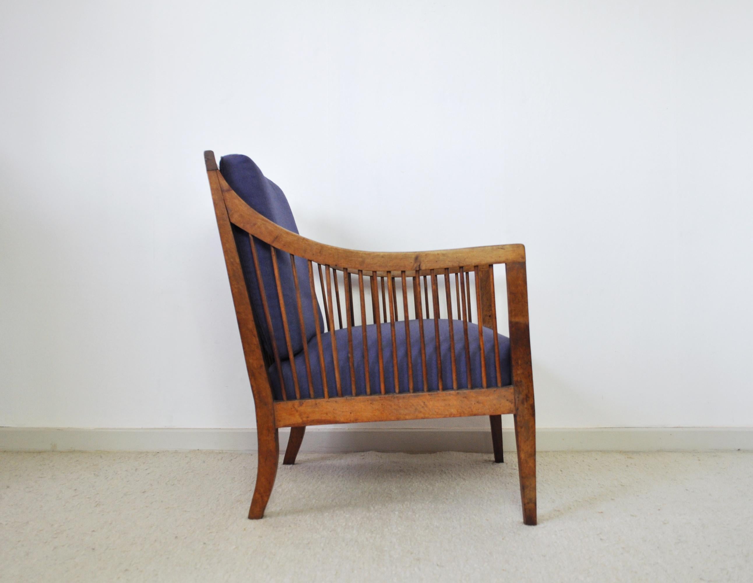 Antique 19th Century Danish Walnut Bergère Chair For Sale 2