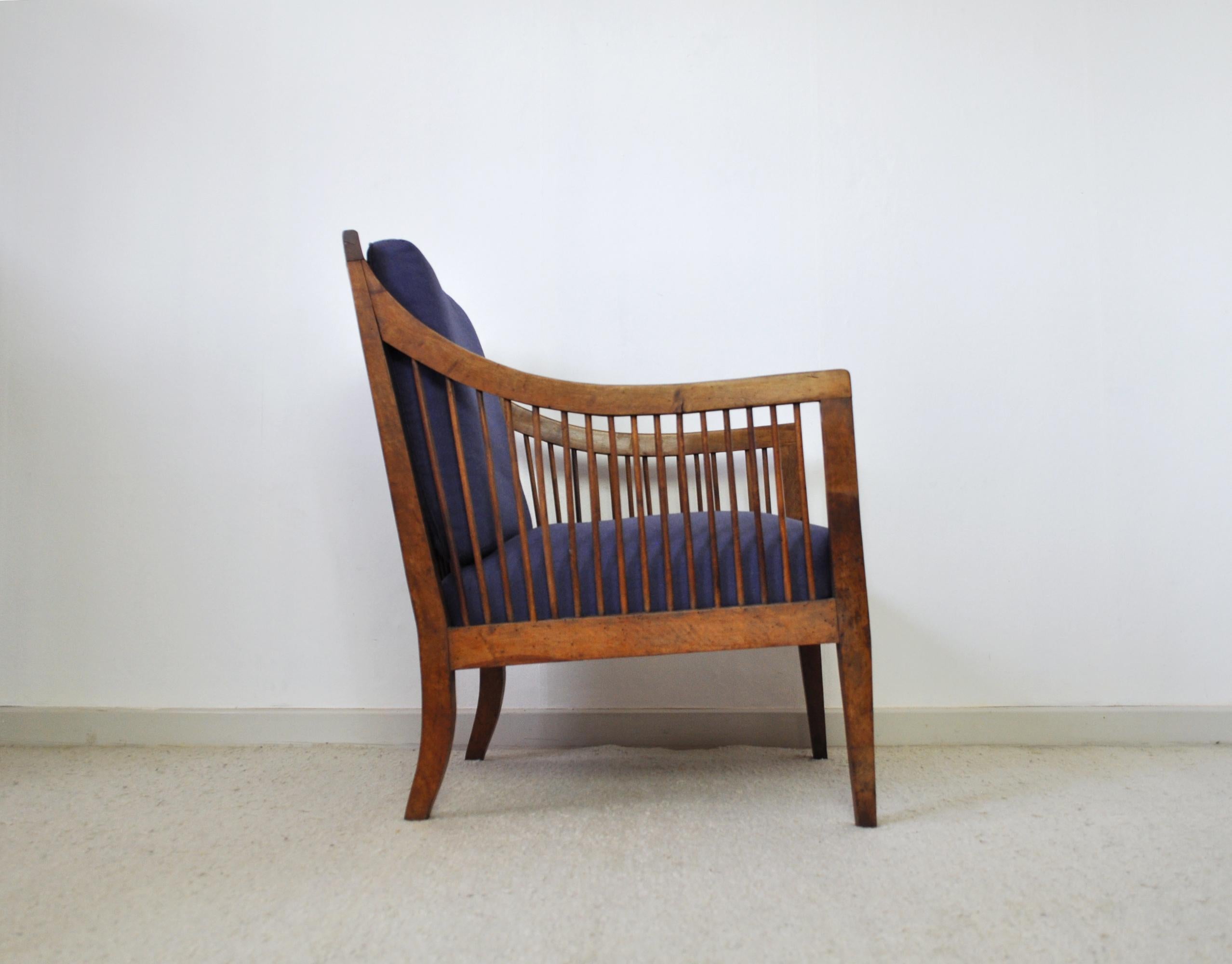 Antique 19th Century Danish Walnut Bergère Chair For Sale 3