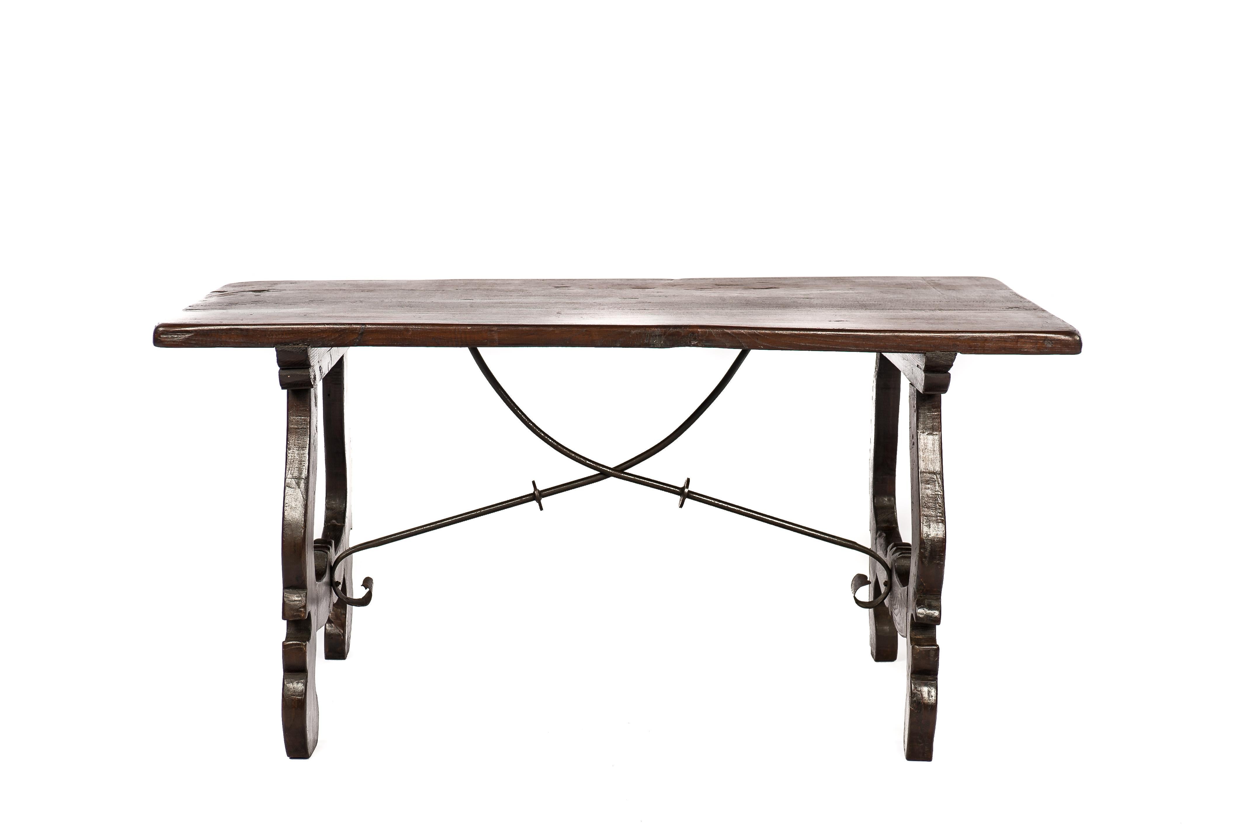 Baroque Antique 19th century dark brown chestnut baroque dining table with lyre legs For Sale