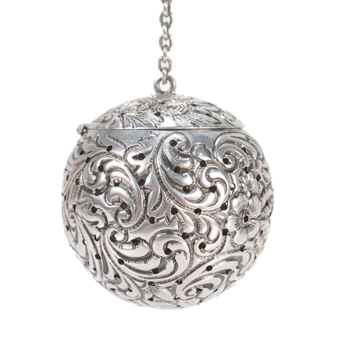 Antique 19th Century Davis & Galt Philadelphia Sterling Silver Repousse Tea Ball For Sale 5