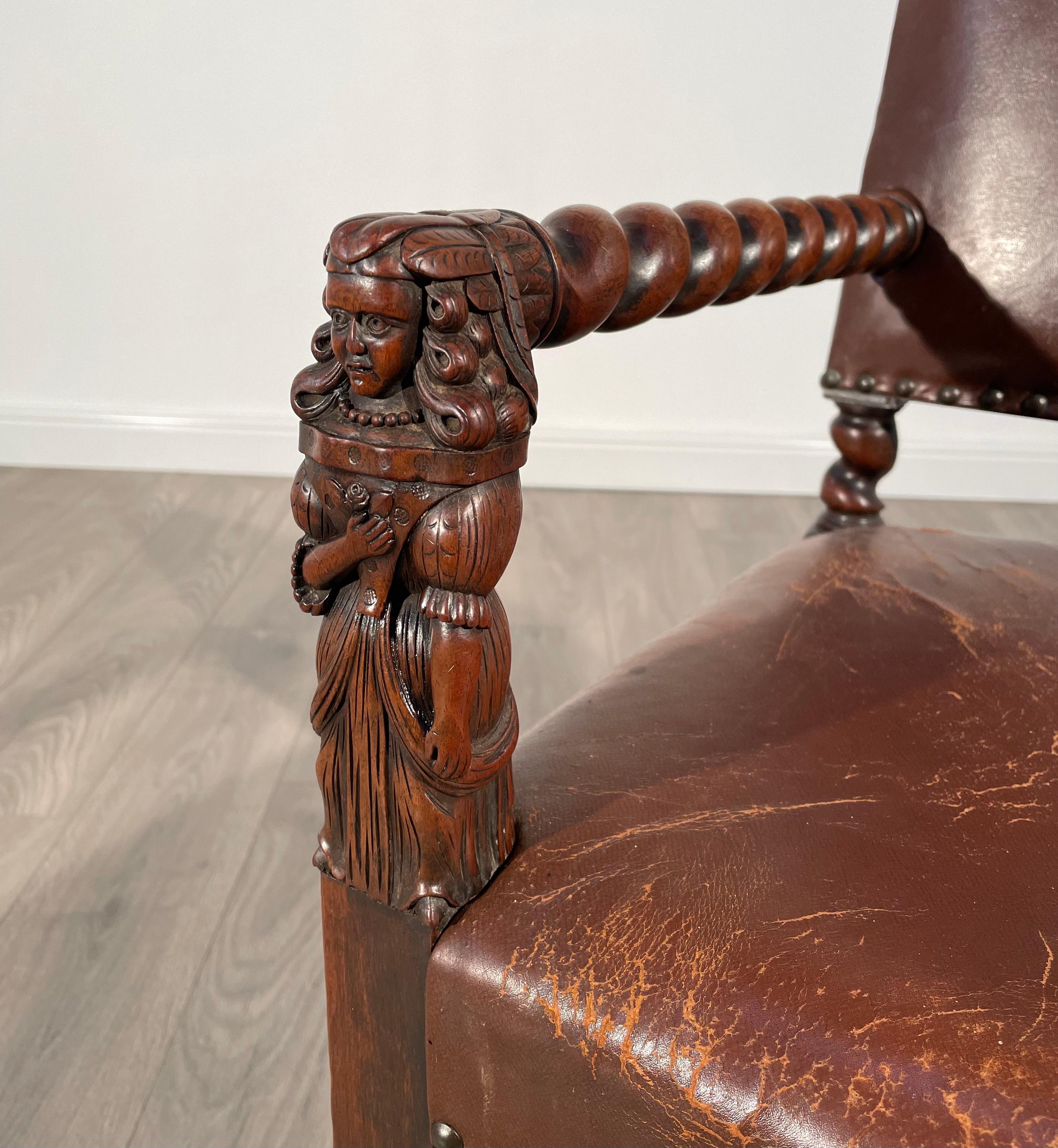 Fauteuil décoratif ancien du 19ème siècle en chêne (REF AF-1871) en vente 5