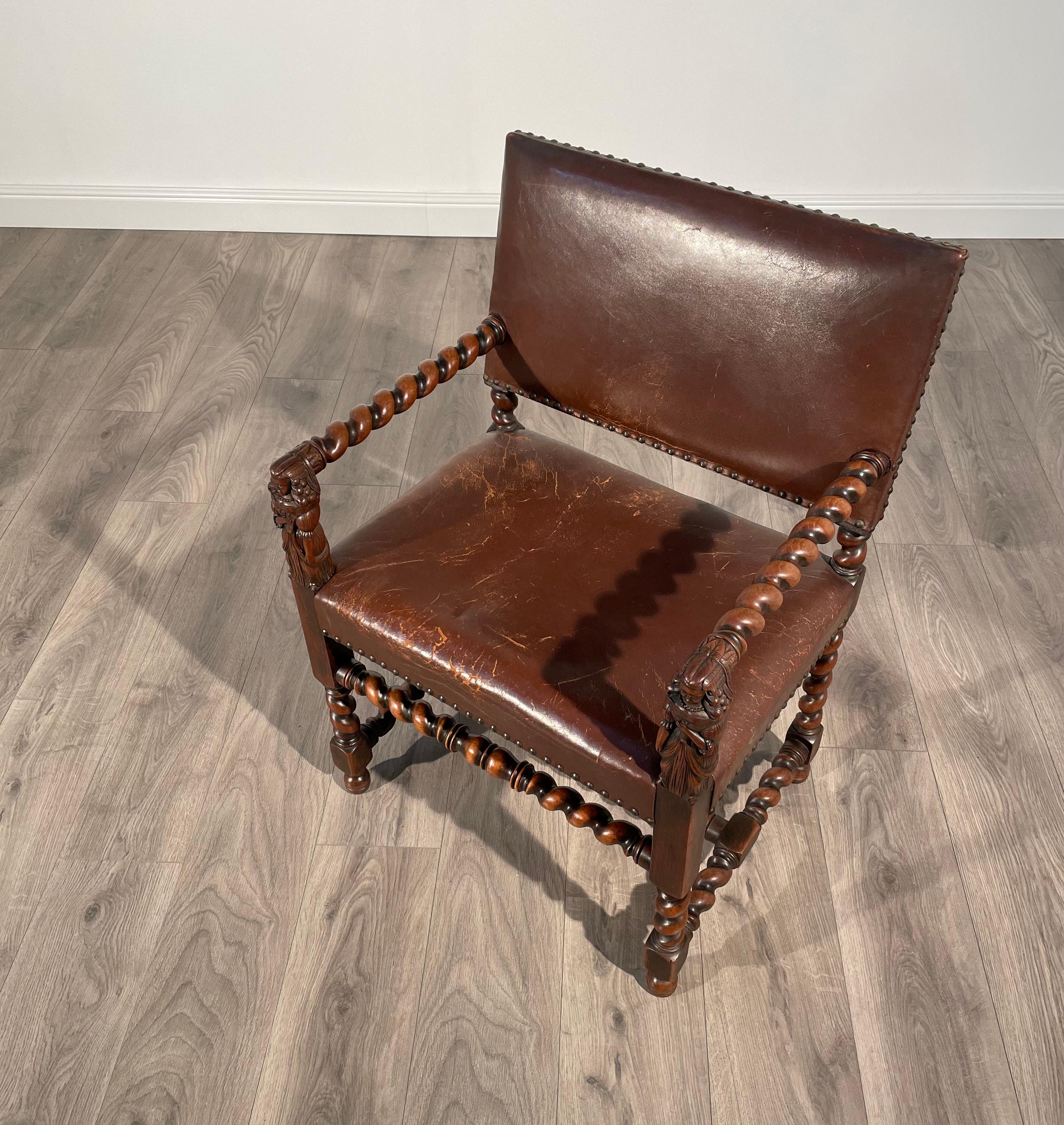 Fauteuil décoratif ancien du 19ème siècle en chêne (REF AF-1871) en vente 1