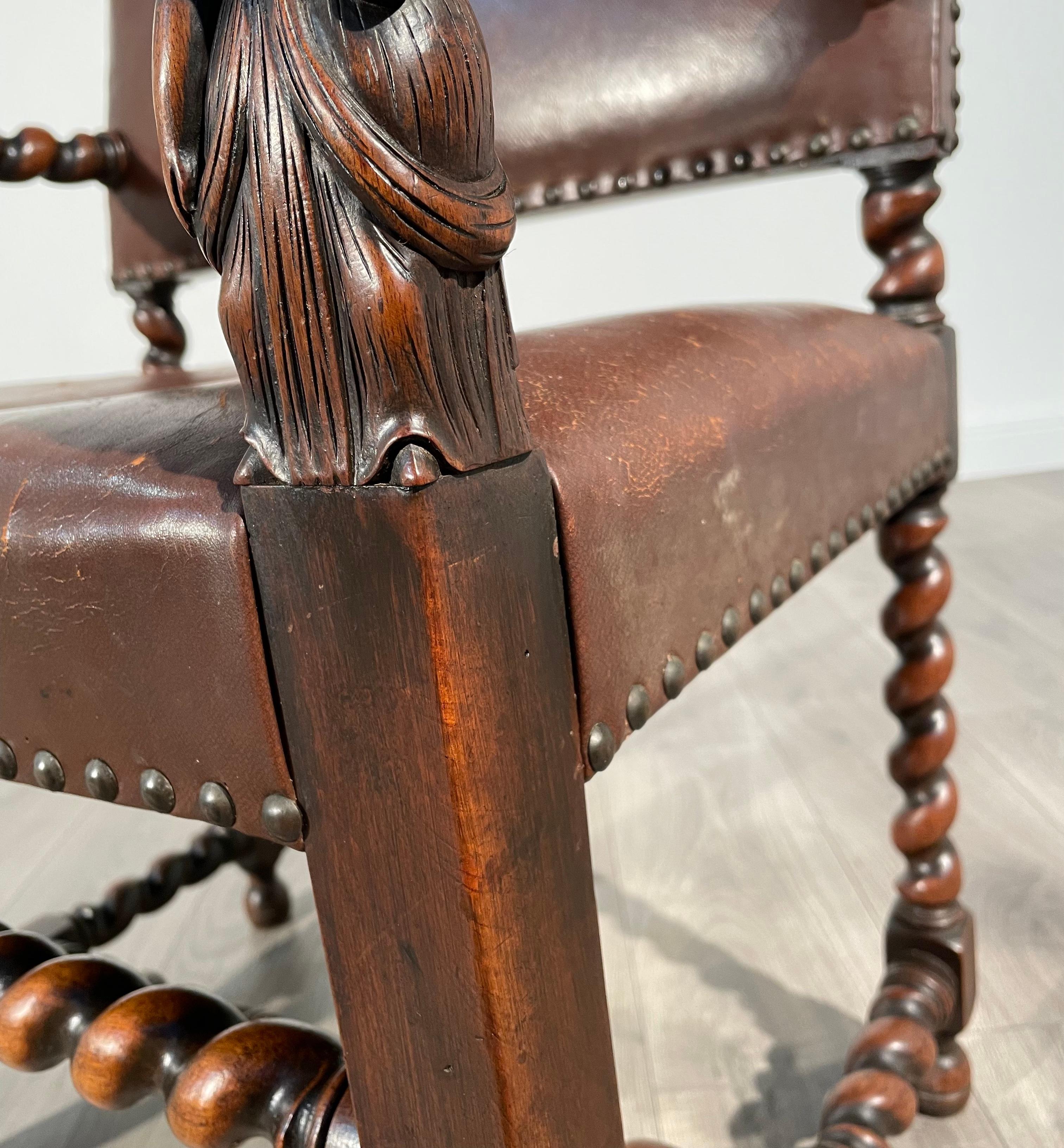 Fauteuil décoratif ancien du 19ème siècle en chêne (REF AF-1871) en vente 3