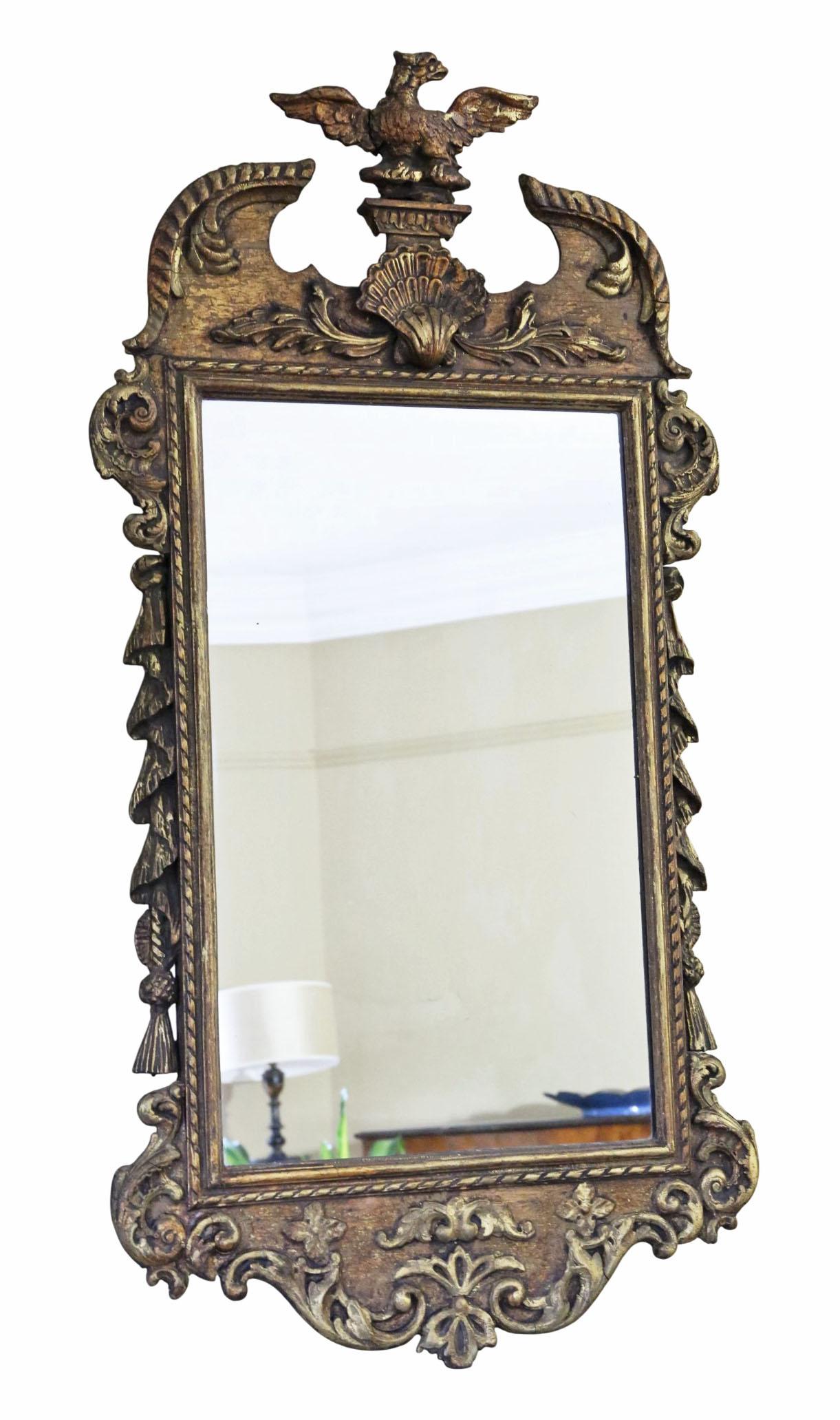 Antique 19ème siècle Decorative Gilt Overmantle Wall Mirror

Rarement trouvé, ce miroir mural doré du XIXe siècle est plein de charme, de caractère et de patine. Avec son cadre en bois tendre et gesso, il ferait une excellente pièce d'apparat dans