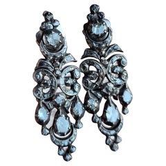 Boucles d'oreilles antiques du 19e siècle en forme de chandelier à diamants. (ibérique, géorgien).