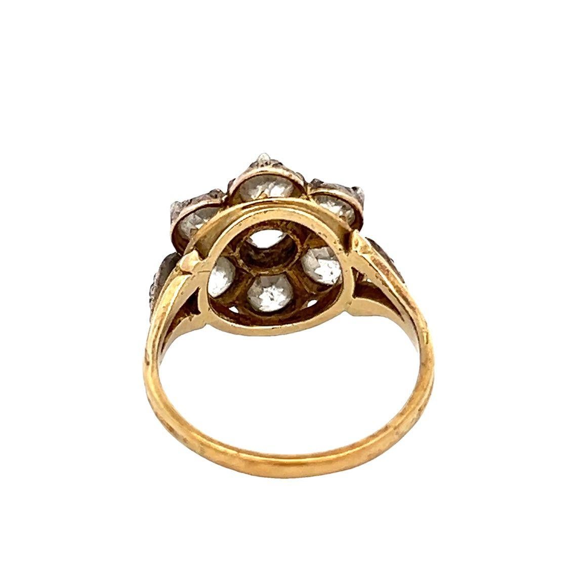 Vittoriano Anello antico a grappolo di diamanti del XIX secolo in vendita