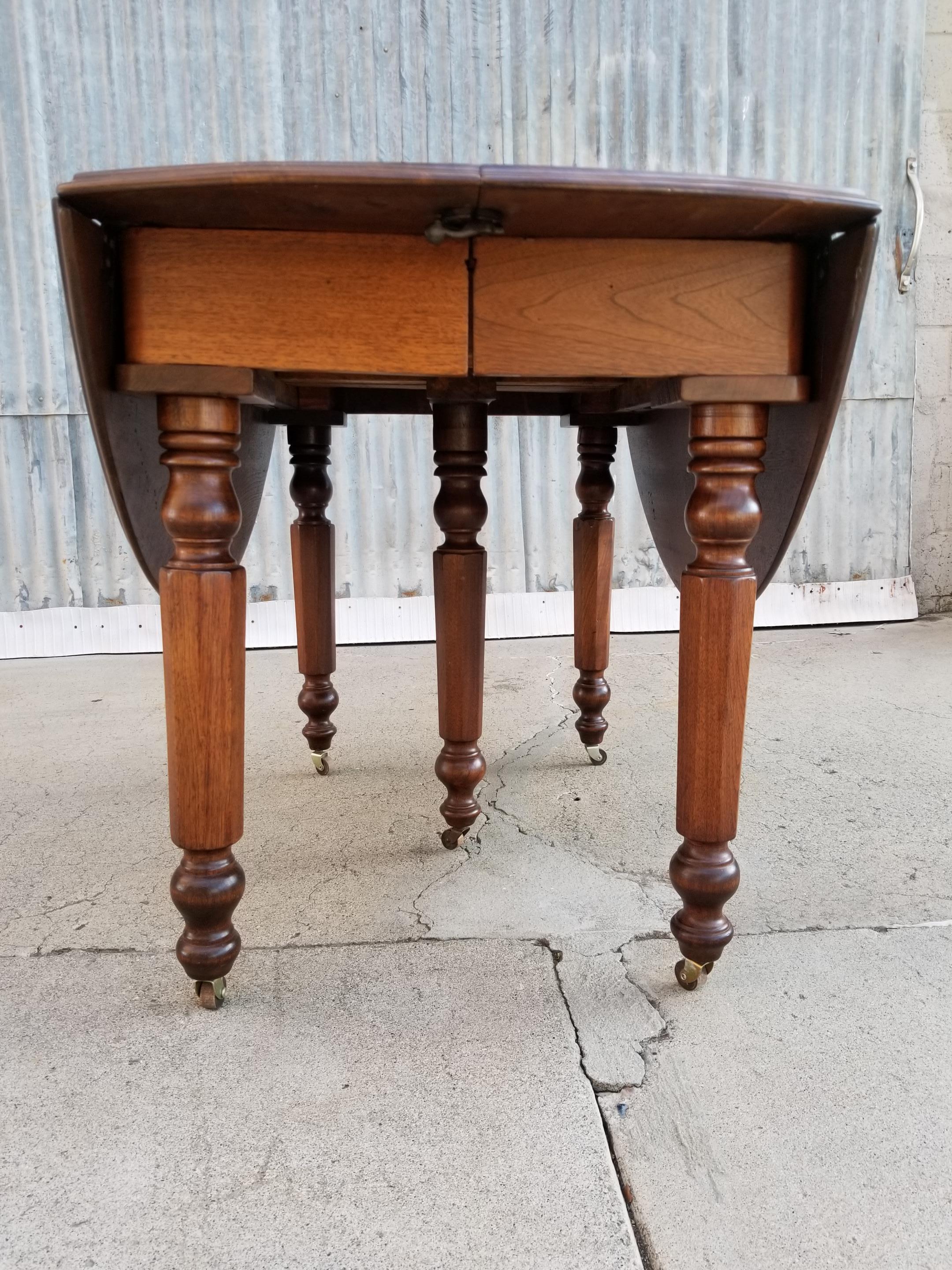 Late Victorian Antique 19th Century Drop Leaf Dining Table in Solid Walnut