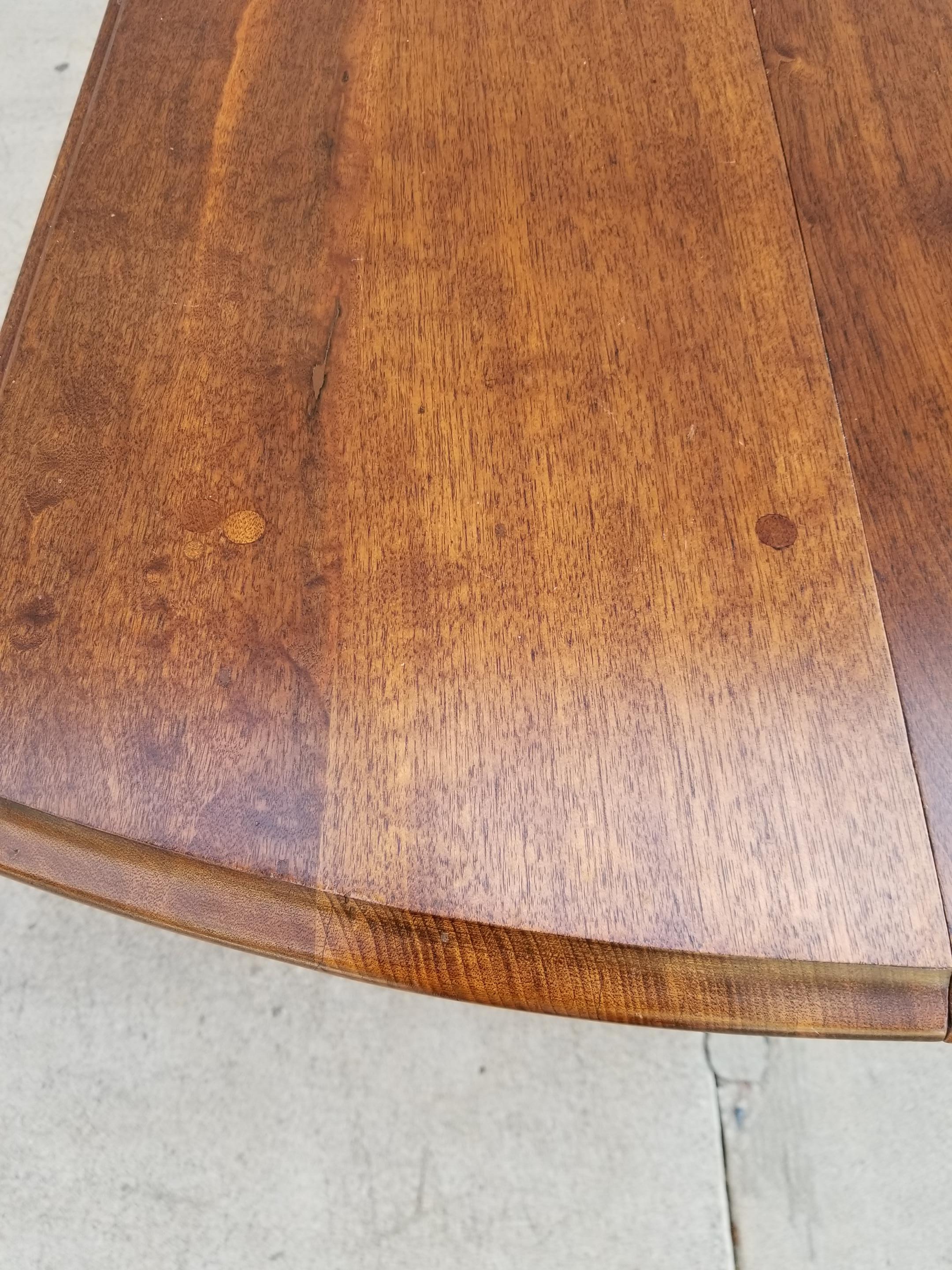 Antique 19th Century Drop Leaf Dining Table in Solid Walnut 1