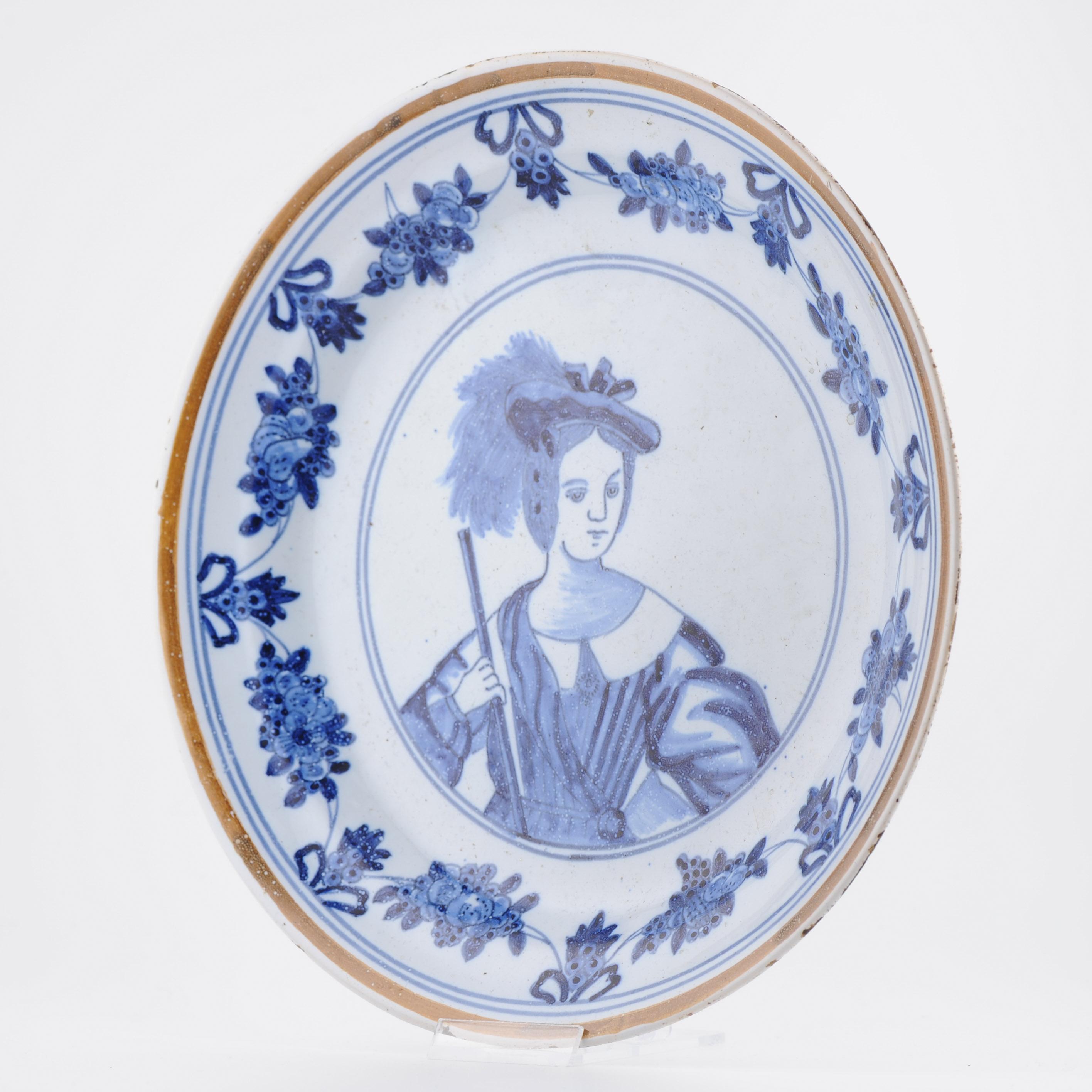 Porcelaine Ancienne assiette en faïence de Delft hollandaise du 19ème siècle Porceleine Klauw en vente