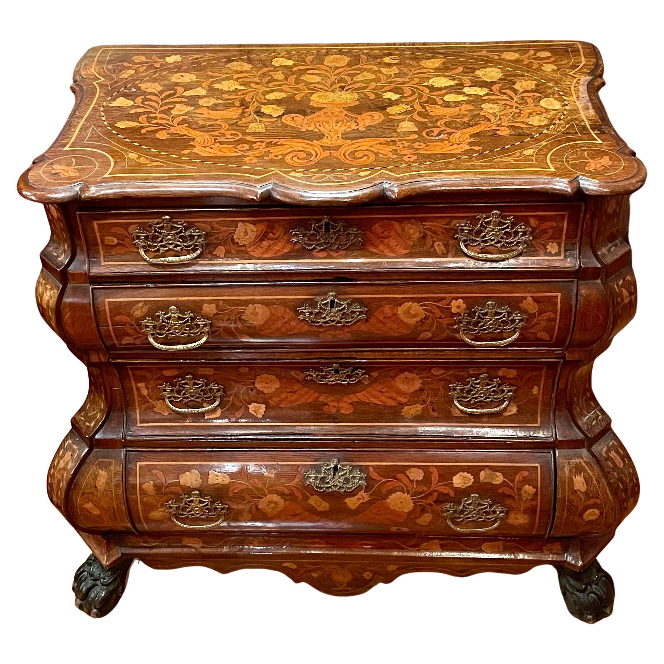 Antigua Cómoda Bombay de Marquetería Holandesa del Siglo XIX, Circa 1860. Holandés
