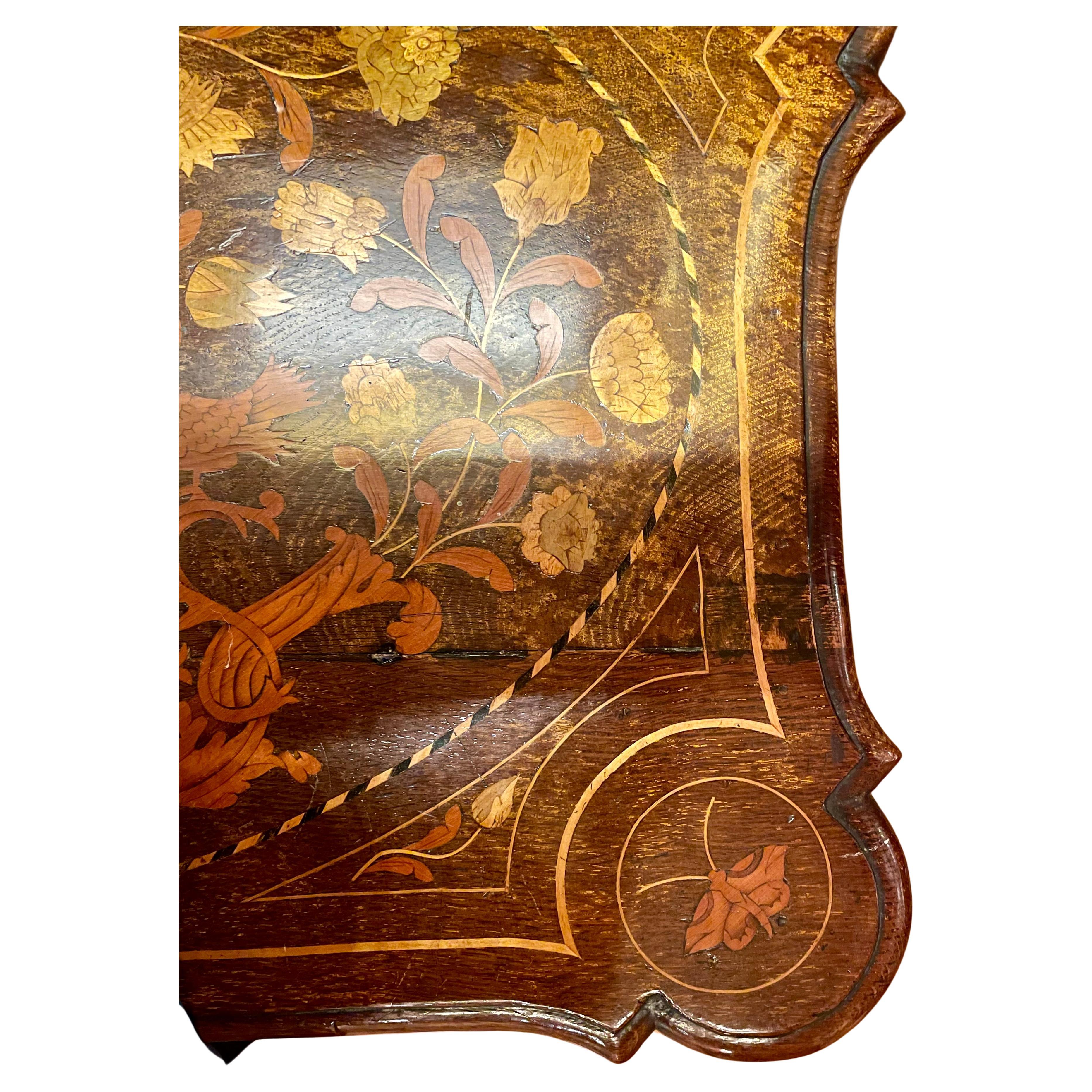 Antigua Cómoda Bombay de Marquetería Holandesa del Siglo XIX, Circa 1860. siglo XIX