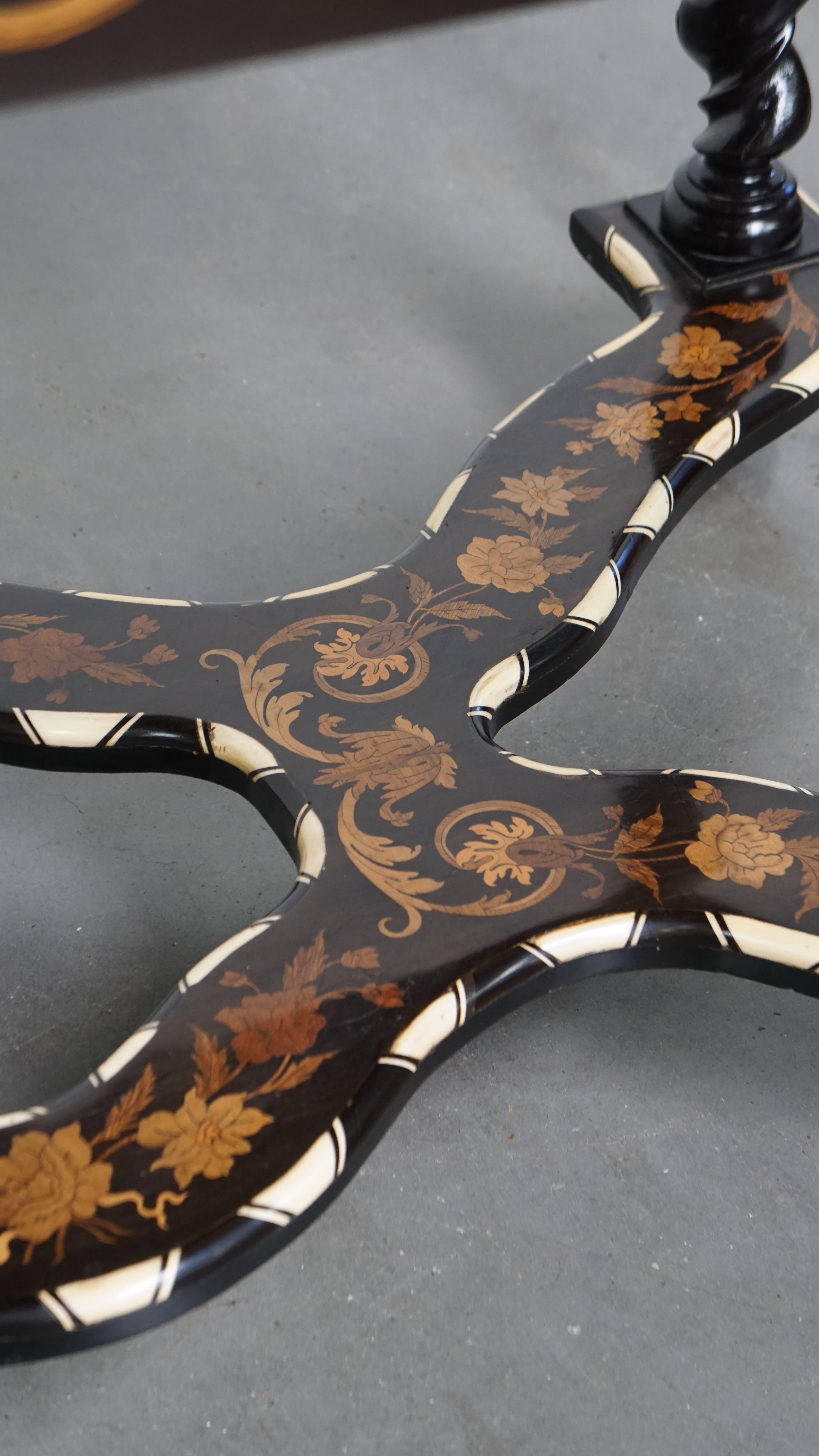 Antique 19th-Century Dutch Marquetry Table For Sale 5