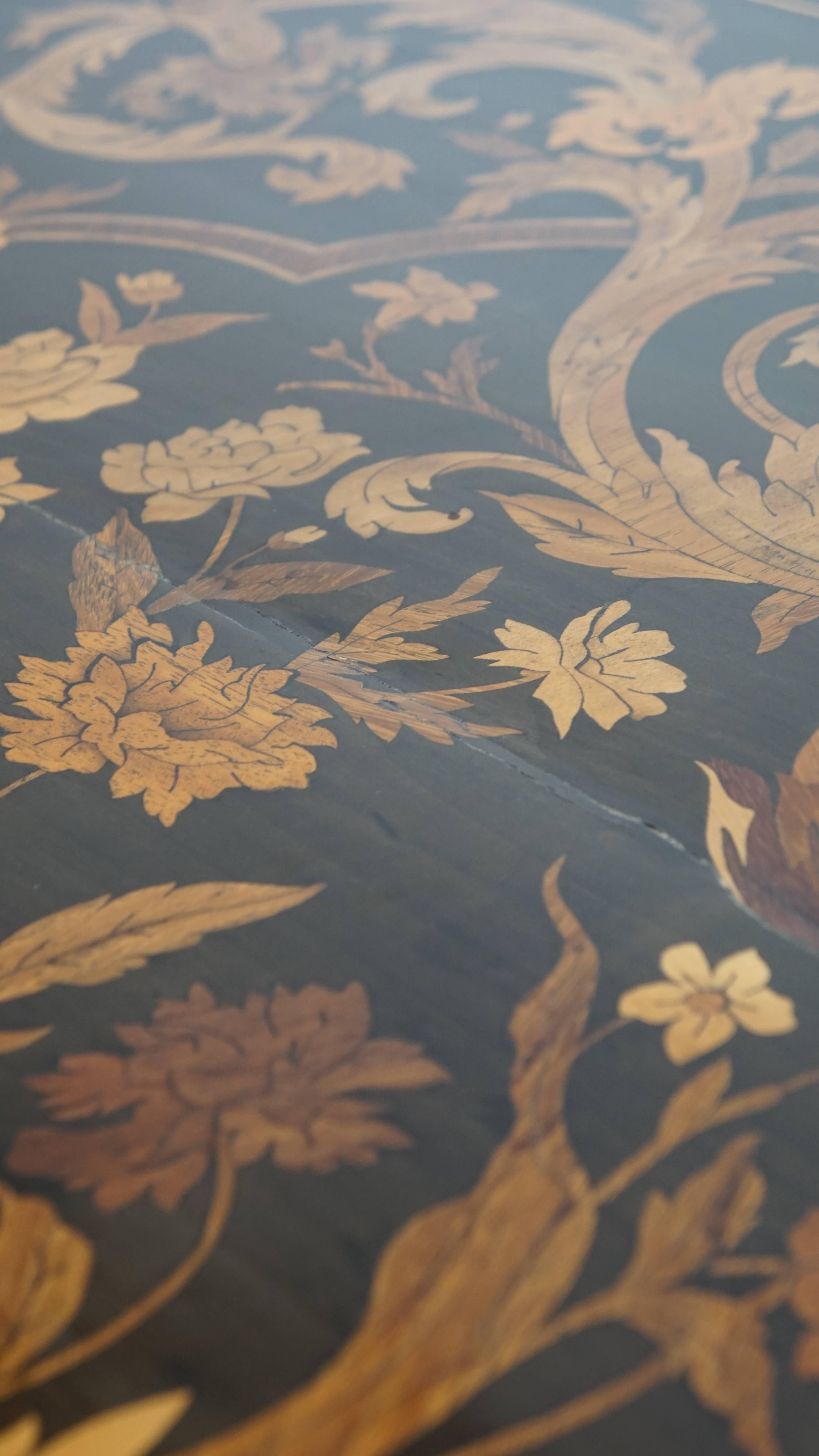 Antique 19th-Century Dutch Marquetry Table For Sale 7