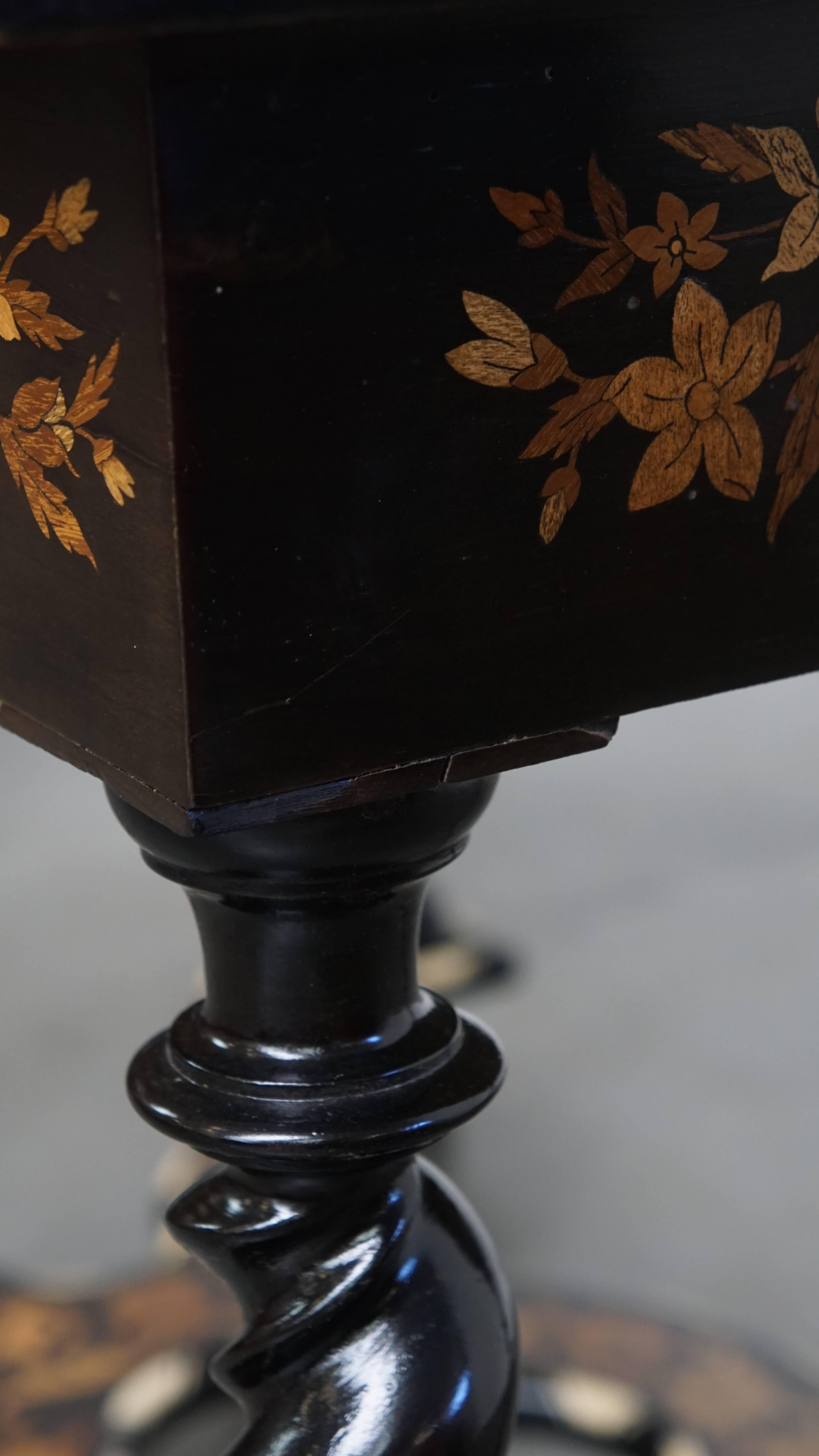 Antique 19th-Century Dutch Marquetry Table For Sale 10