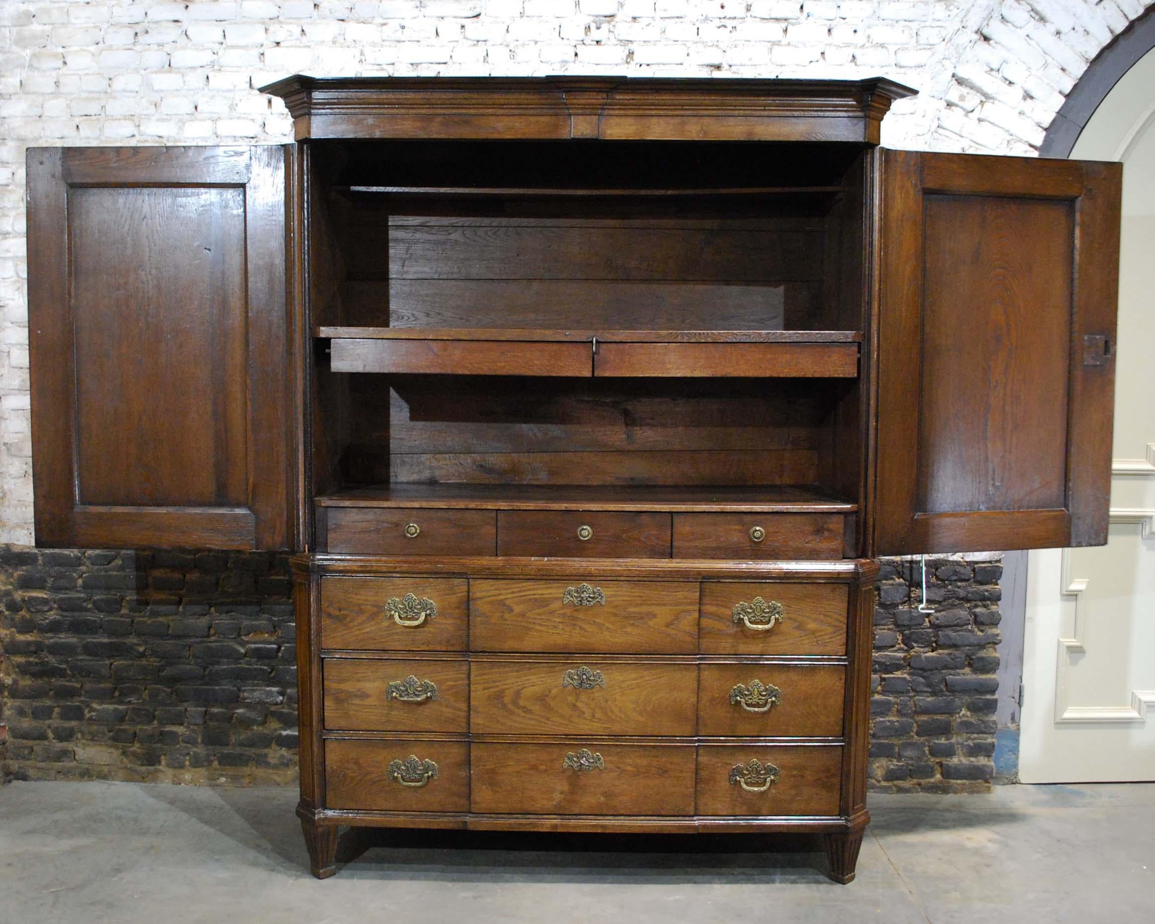 Antique 19th Century Dutch Solid Oak Empire or Louis Seize Cabinet In Good Condition For Sale In Casteren, NL