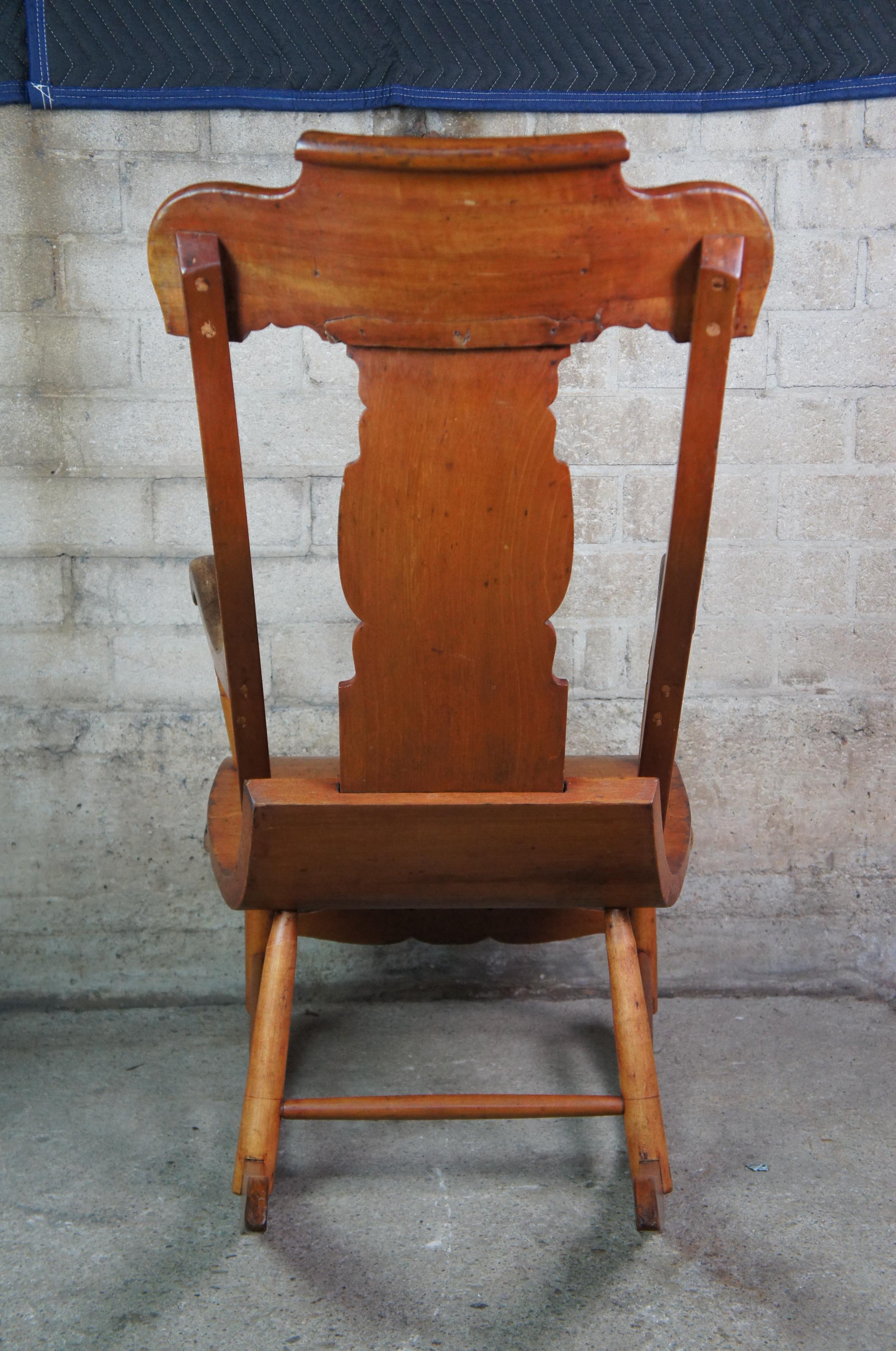 Antique 19th Century Early American Maple Bentwood Rocking Arm Chair In Good Condition In Dayton, OH