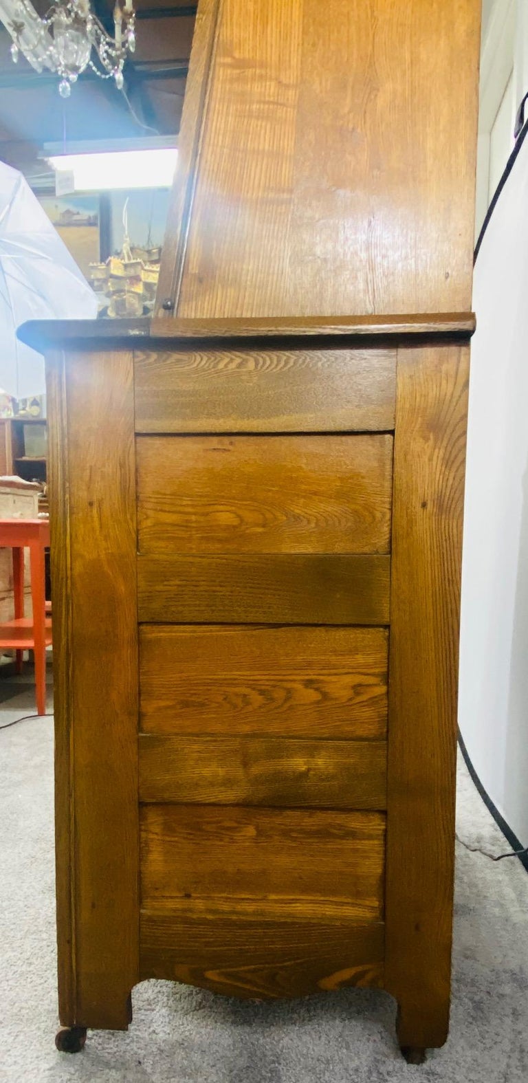Antique 19th Century Early American Oak Secretary Desk In Good Condition For Sale In Plainview, NY