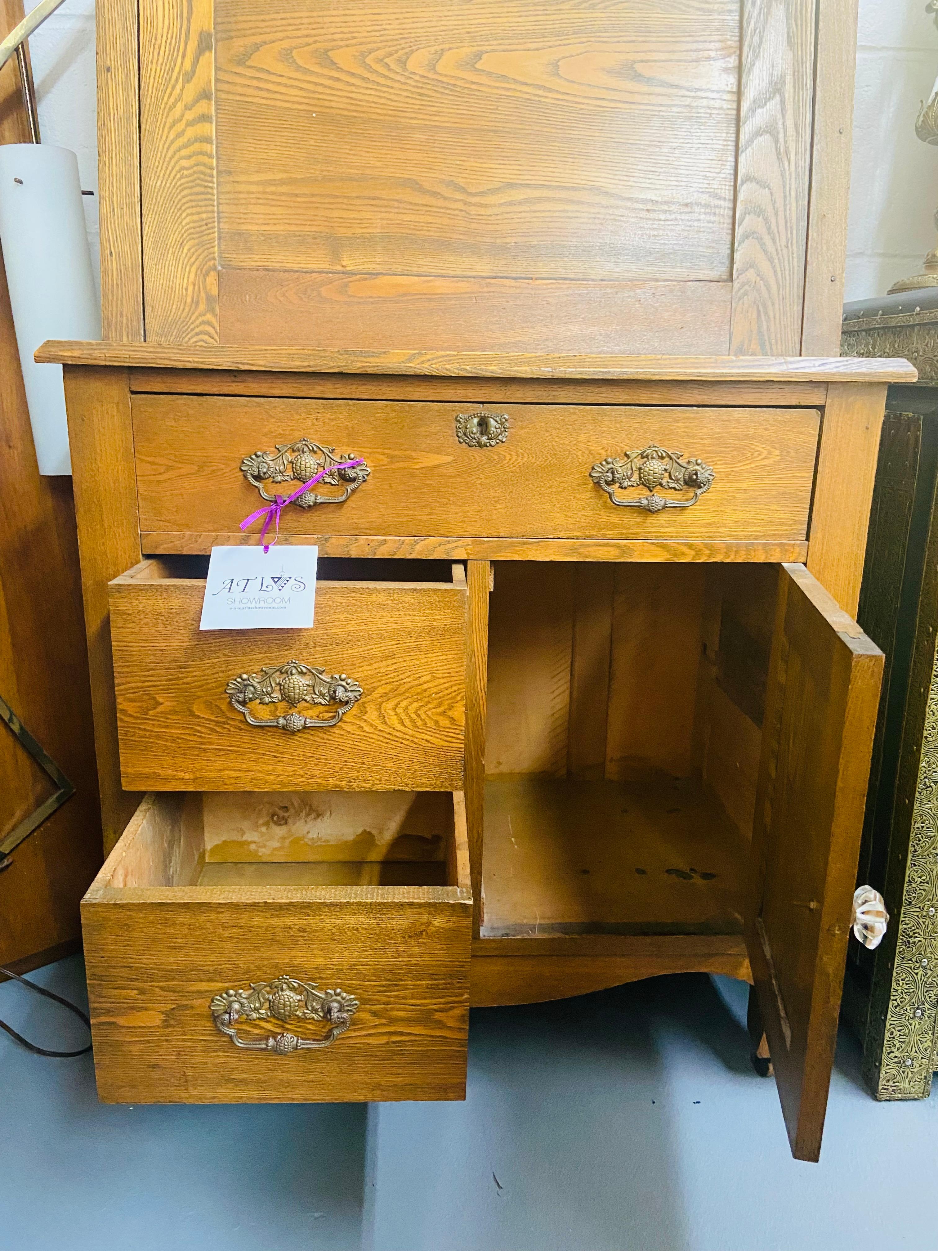 Antique 19th Century Early American Oak Secretary Desk In Good Condition In Plainview, NY