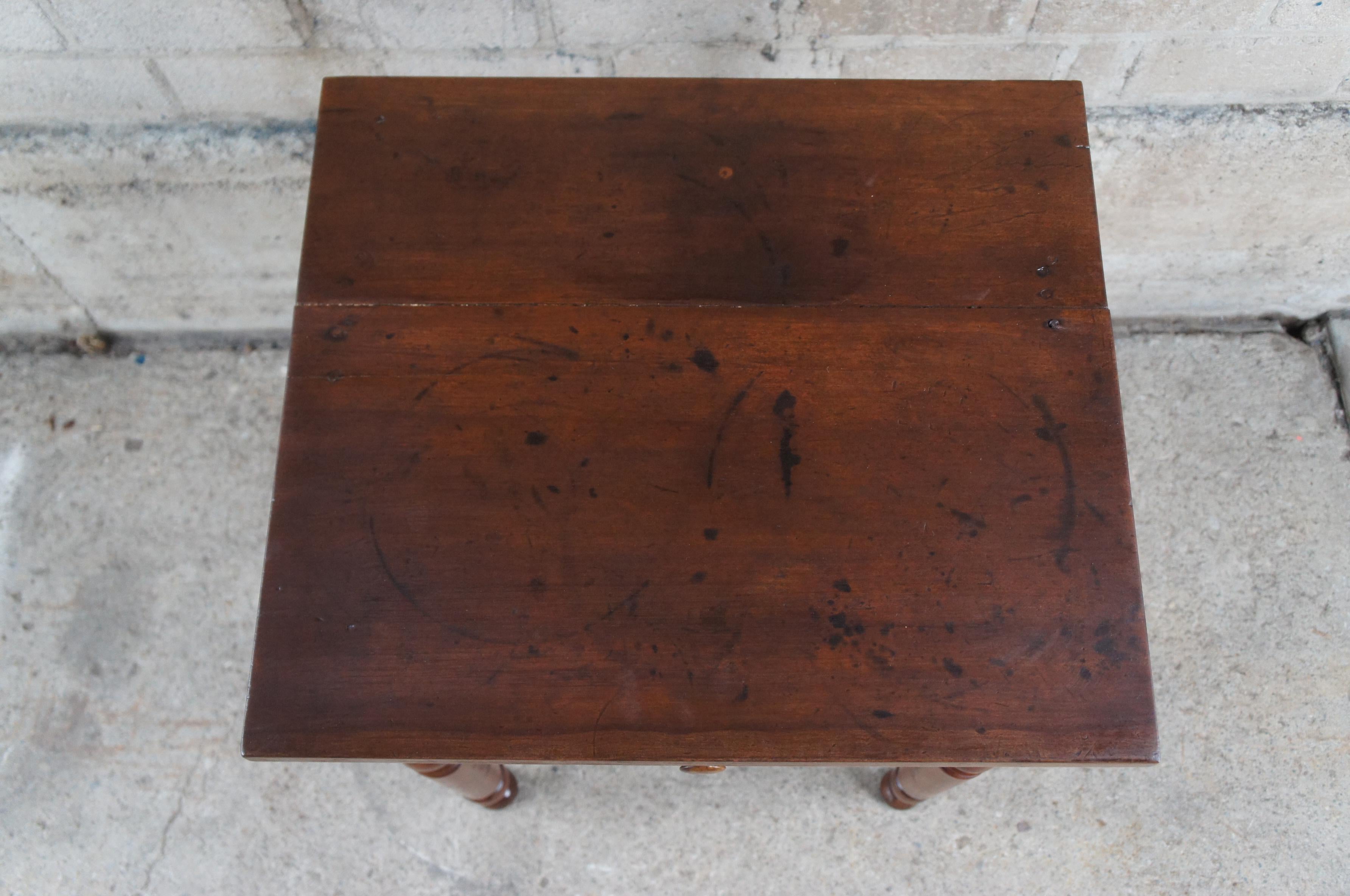 Antique 19th Century Early American Primitive Cherry Side Accent Table Nightstan In Good Condition In Dayton, OH