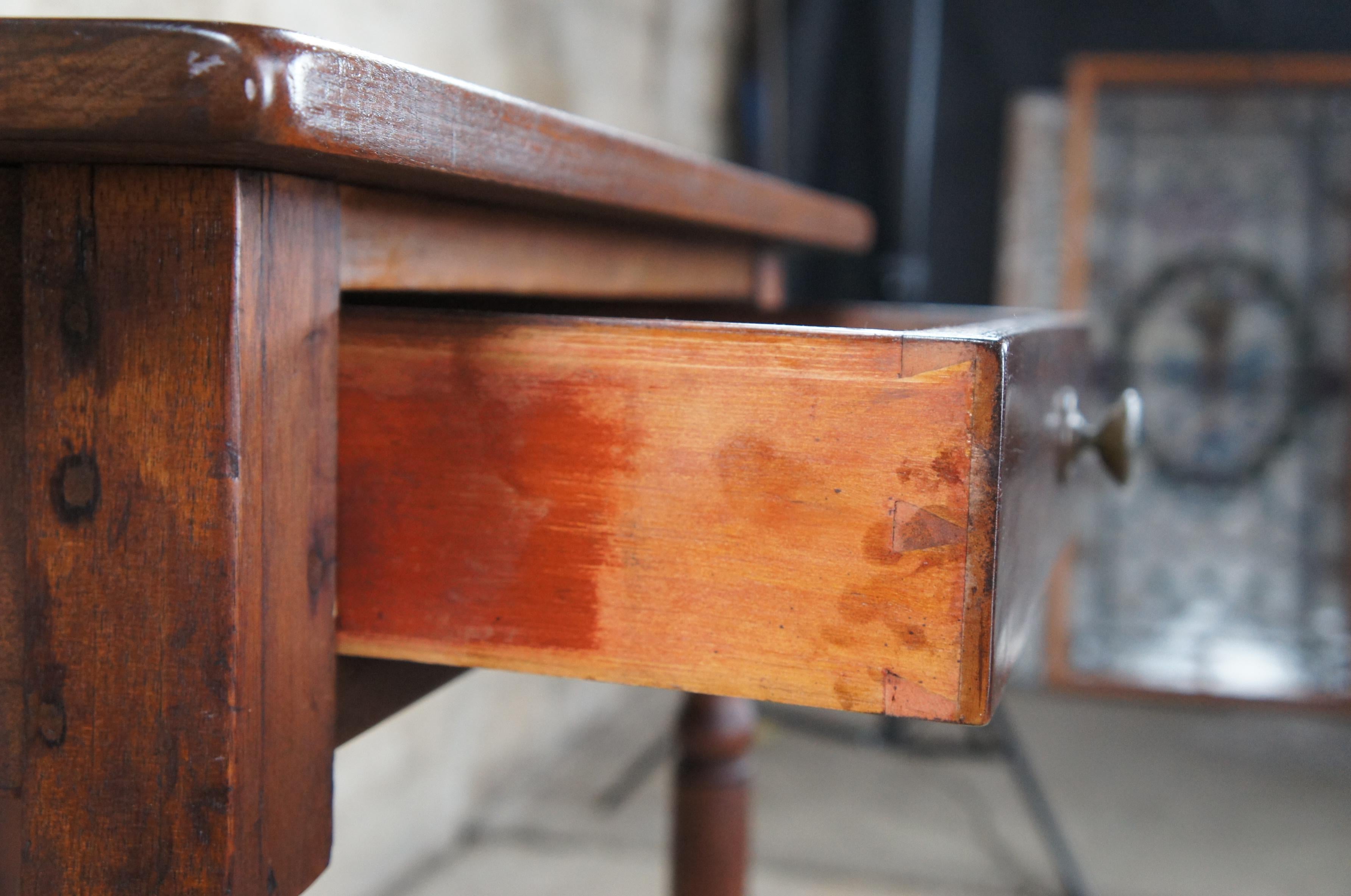 Antique 19th Century Early American Primitive Walnut Side End Accent Table Desk In Good Condition In Dayton, OH
