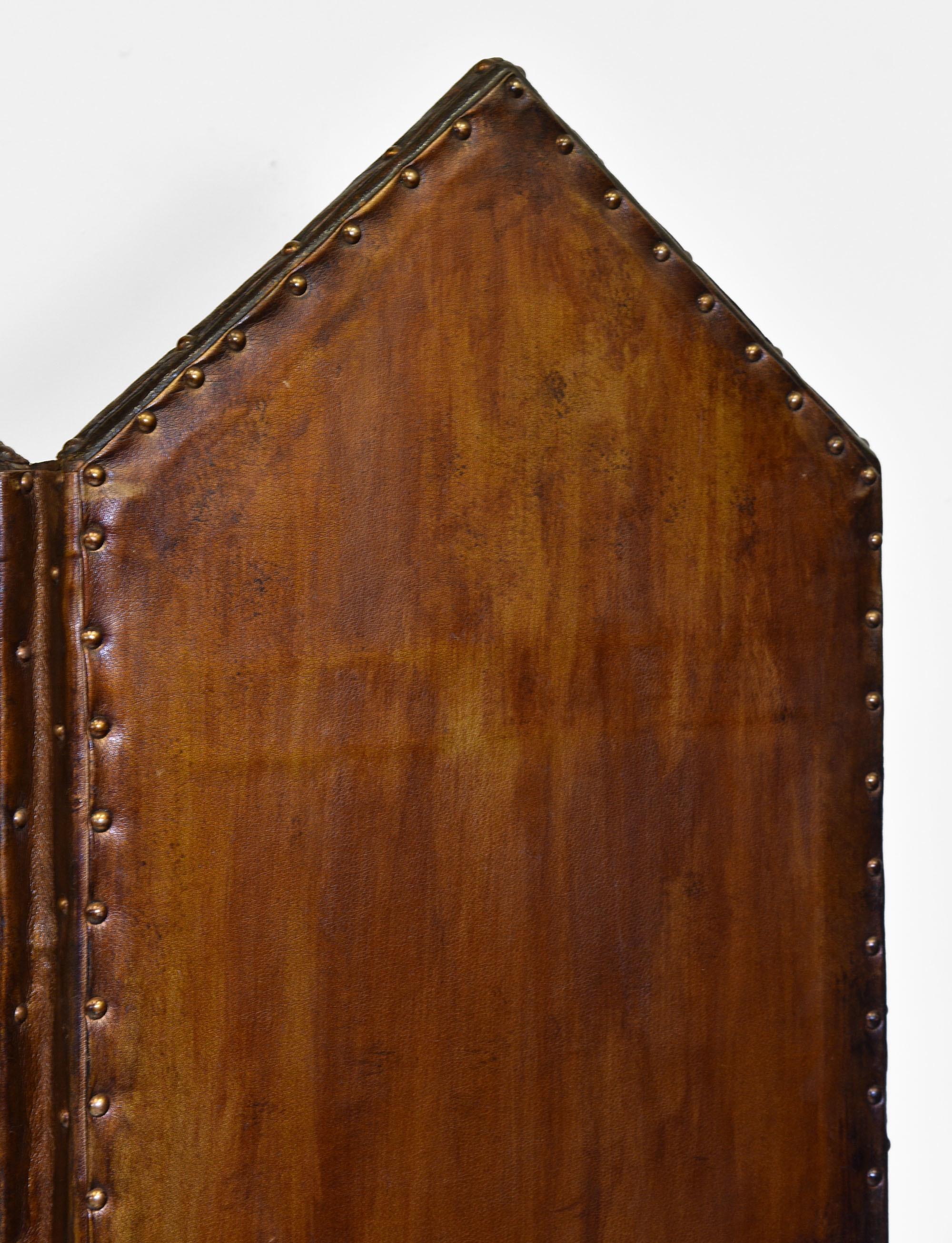 Antiker vierfacher Raumteiler aus geprägtem Leder und Kunstleder aus dem 19. Jahrhundert im Angebot 4