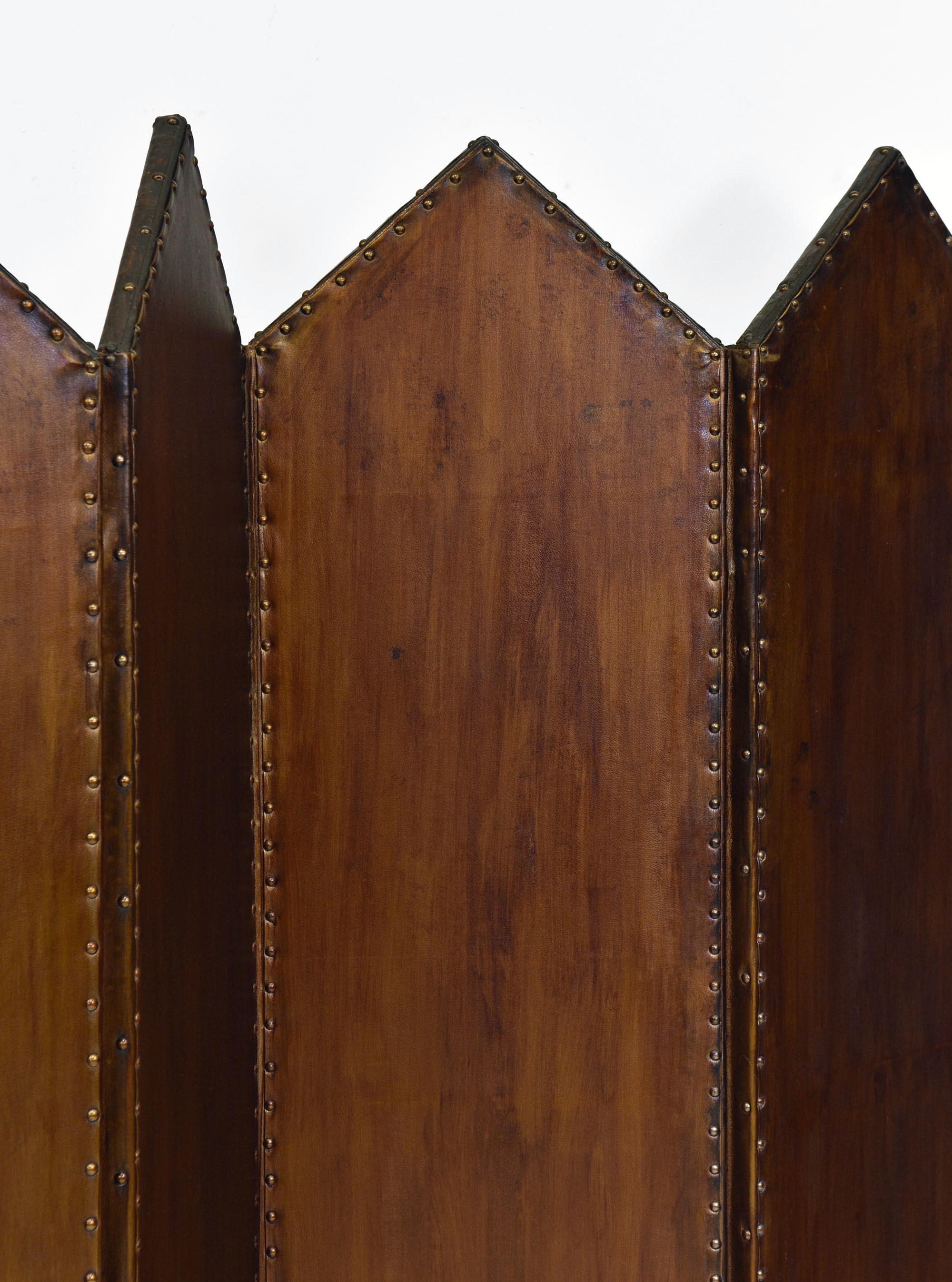 Antiker vierfacher Raumteiler aus geprägtem Leder und Kunstleder aus dem 19. Jahrhundert im Angebot 5