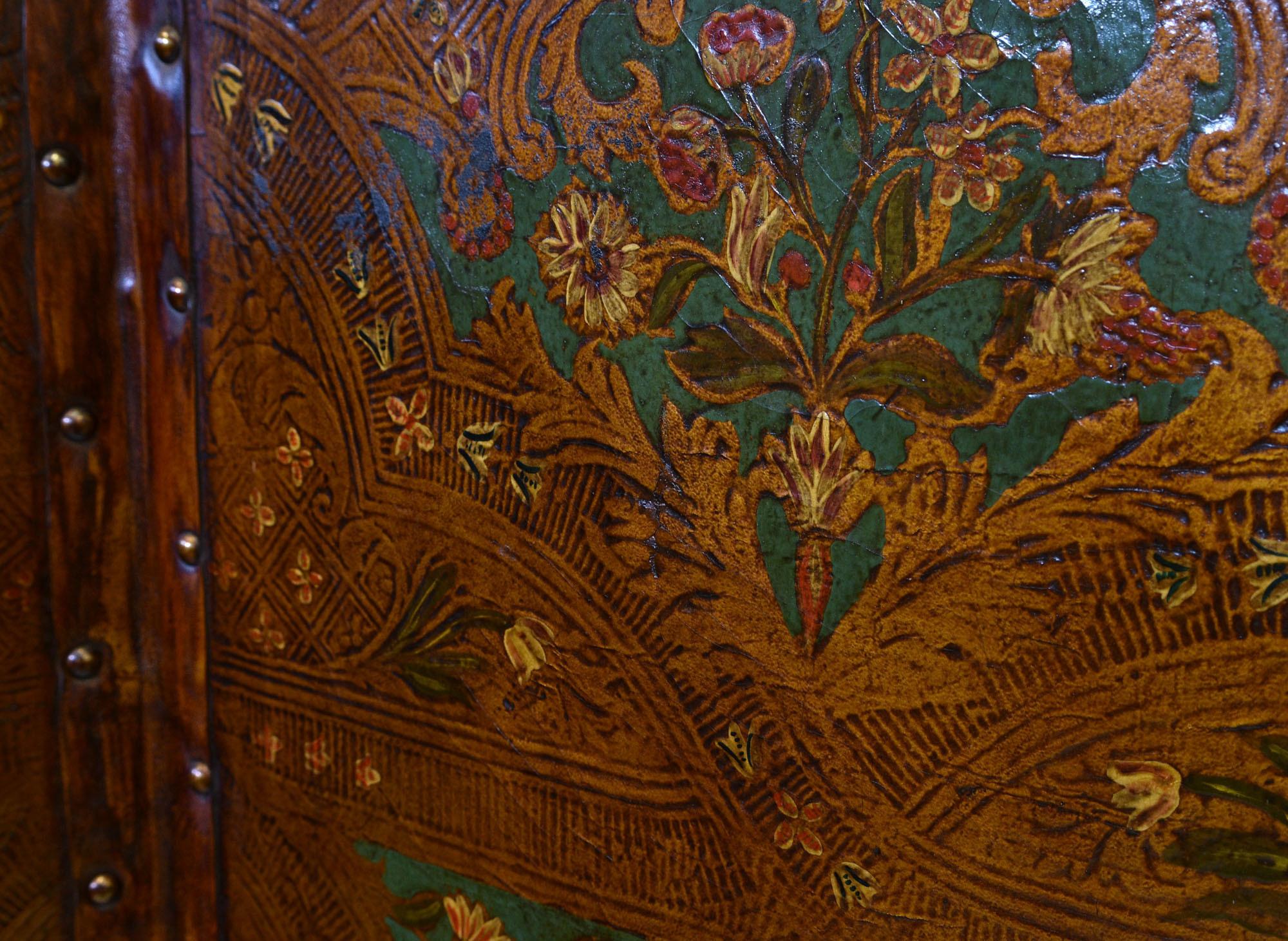 Antiker vierfacher Raumteiler aus geprägtem Leder und Kunstleder aus dem 19. Jahrhundert im Angebot 7