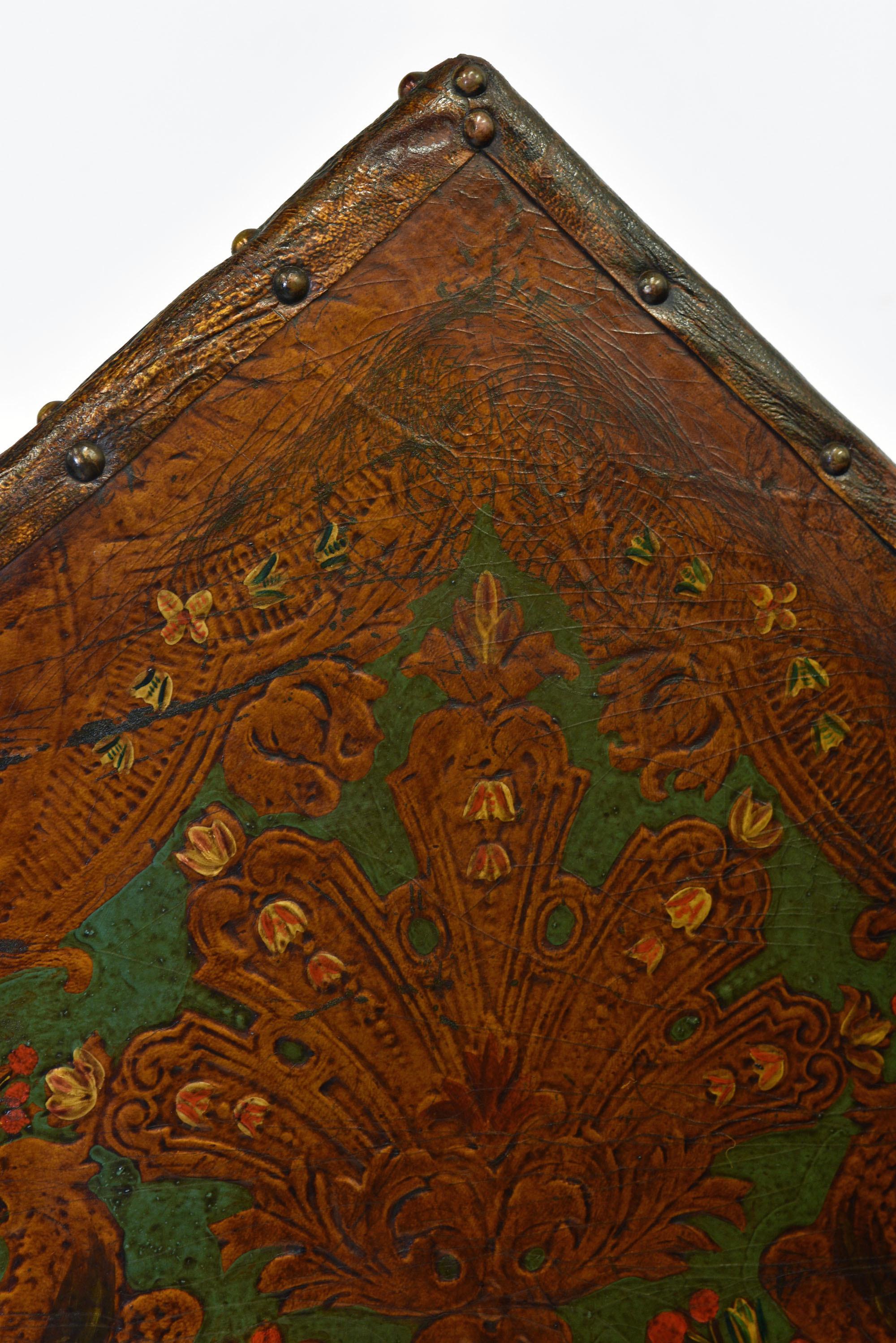 Antiker vierfacher Raumteiler aus geprägtem Leder und Kunstleder aus dem 19. Jahrhundert (Viktorianisch) im Angebot